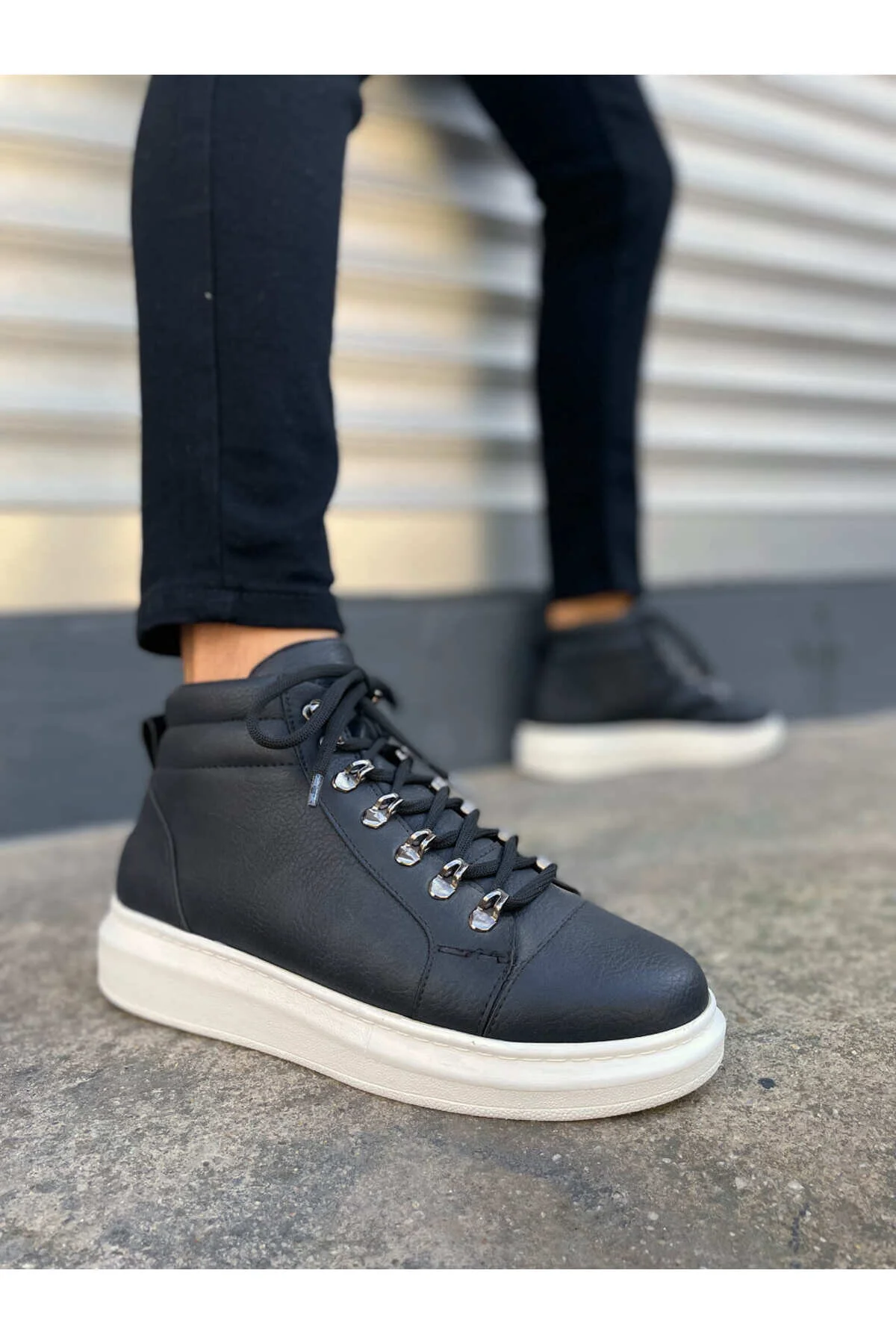 چکمه و بوت چکمه‌های ورزشی مردانه زیره ارتوپدی OTTAWA LACED CBT مشکی Lucy Shoes