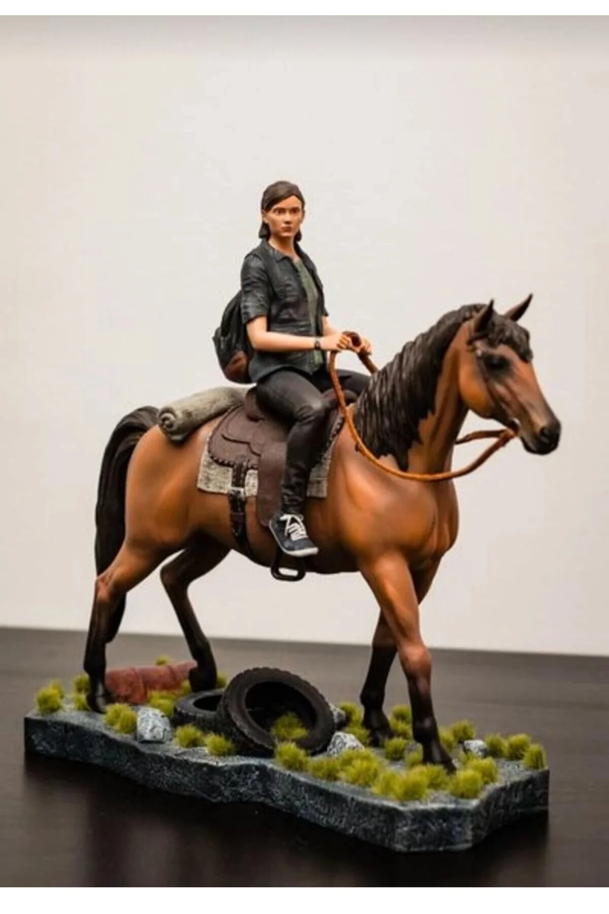 فیگور THE LAST OF US ELLIE FIGURE HORSE و شی الی اندازه بزرگ 25 سانتی متر FOLİNZA