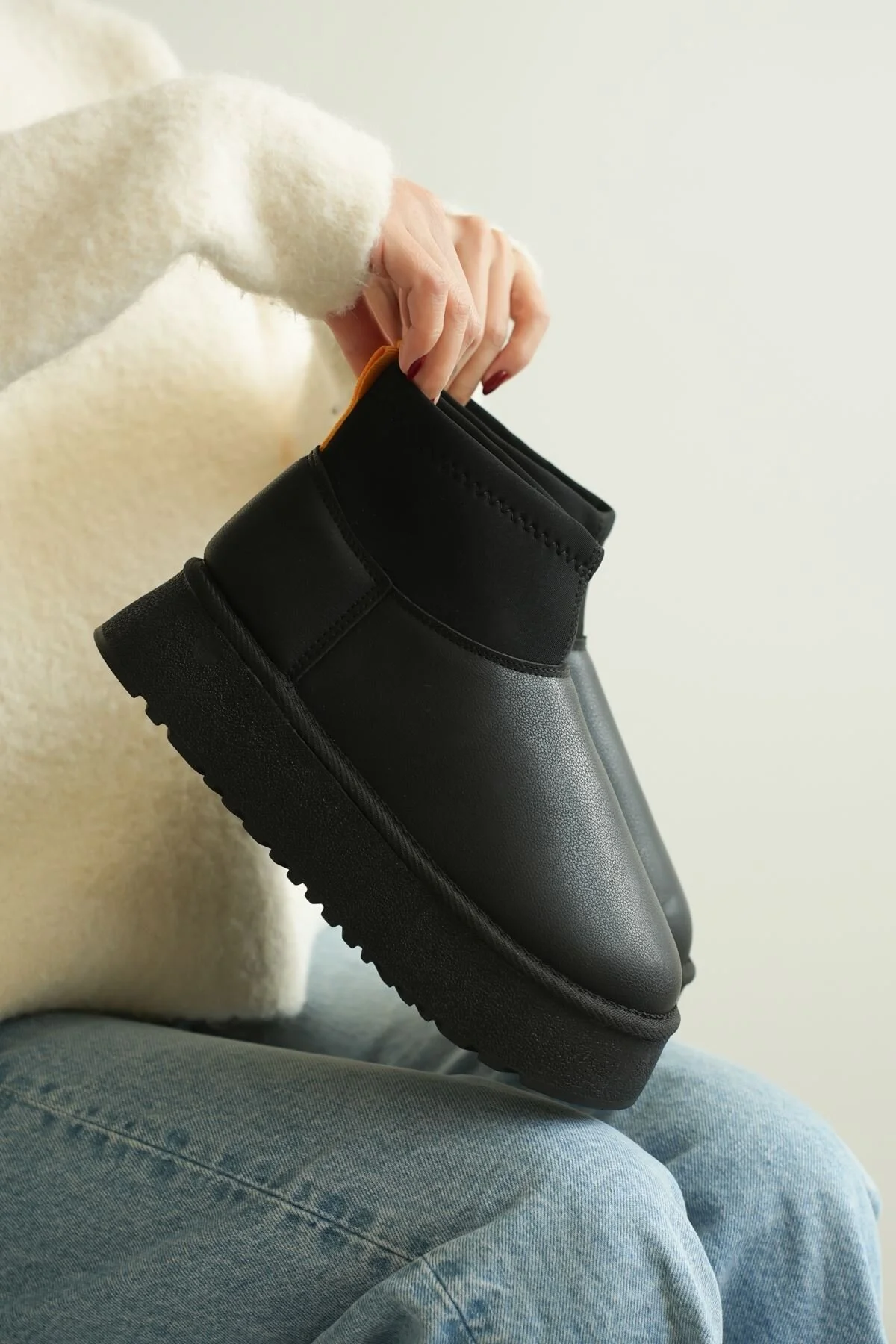 چکمه و بوت های کوتاه استرچ زنانه مشکی چرمی GOFFSHOES