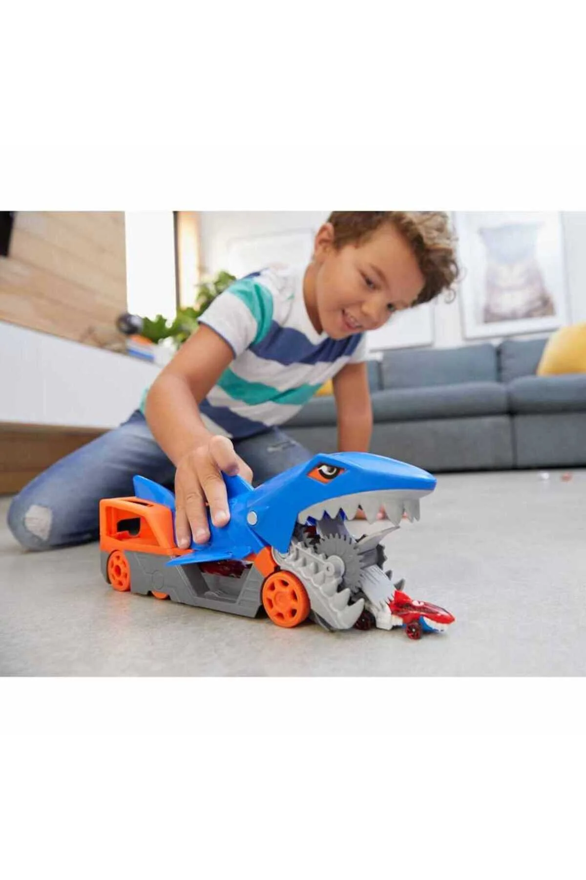 ست بازی محصول دارای مجوز HW SHARK CARRIER GVG36 از ترکیه HOT WHEELS