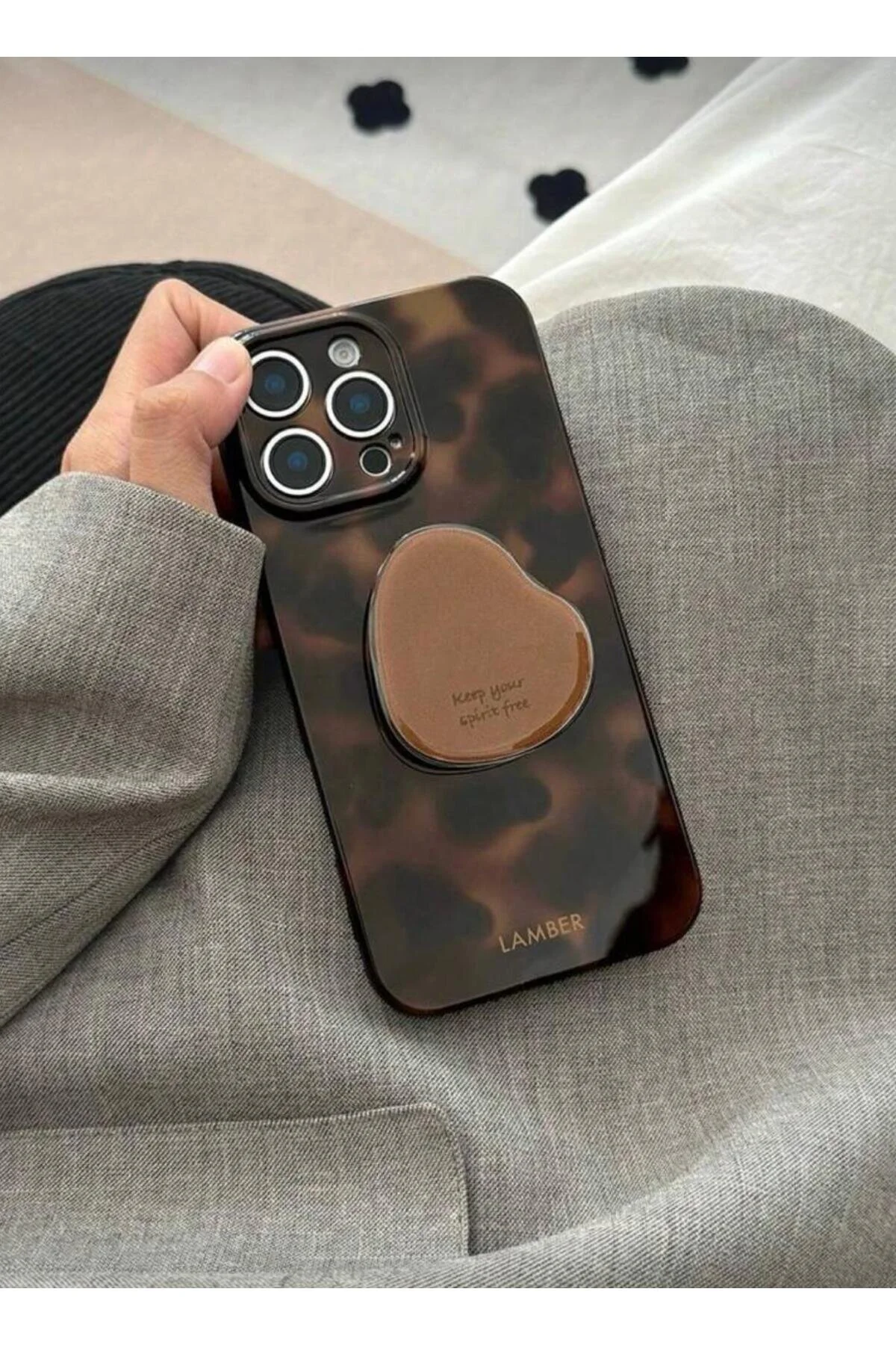 کاور و قاب گوشی آیفون 13 PRO رترو طرح دار کهربایی با جای دانه قهوه Burroe Atalier