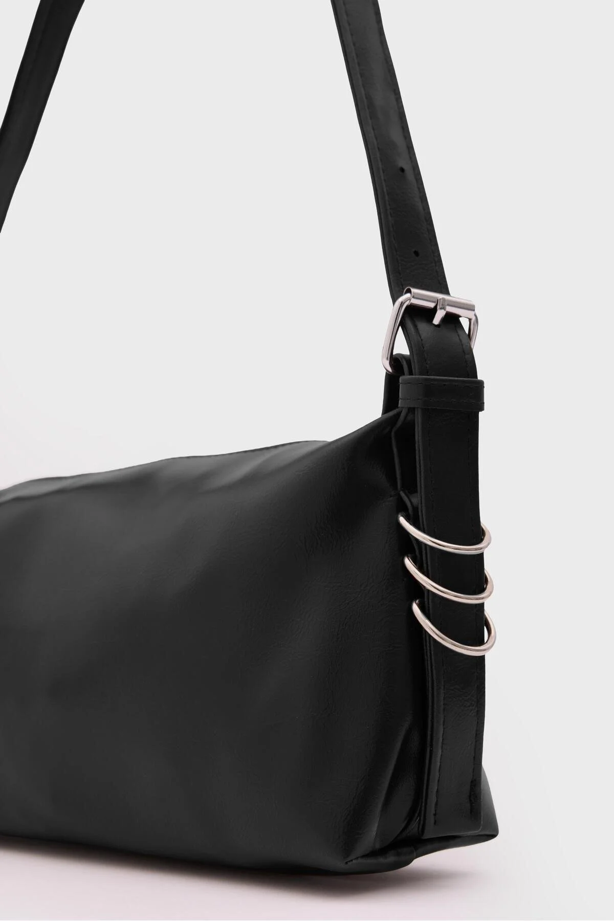کیف شانه ای حلقه با جزئیات کیسه باگت مشکی Shule Bags