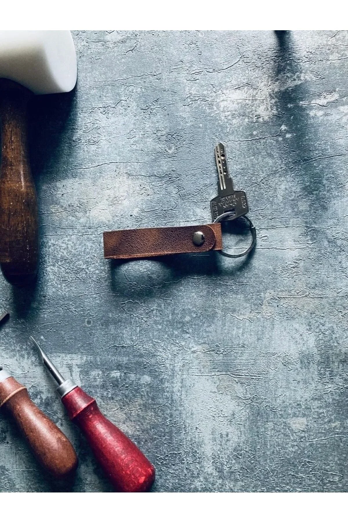 جلیقه کلید جاکلیدی چرمی قهوه ای تک تکه clawleather