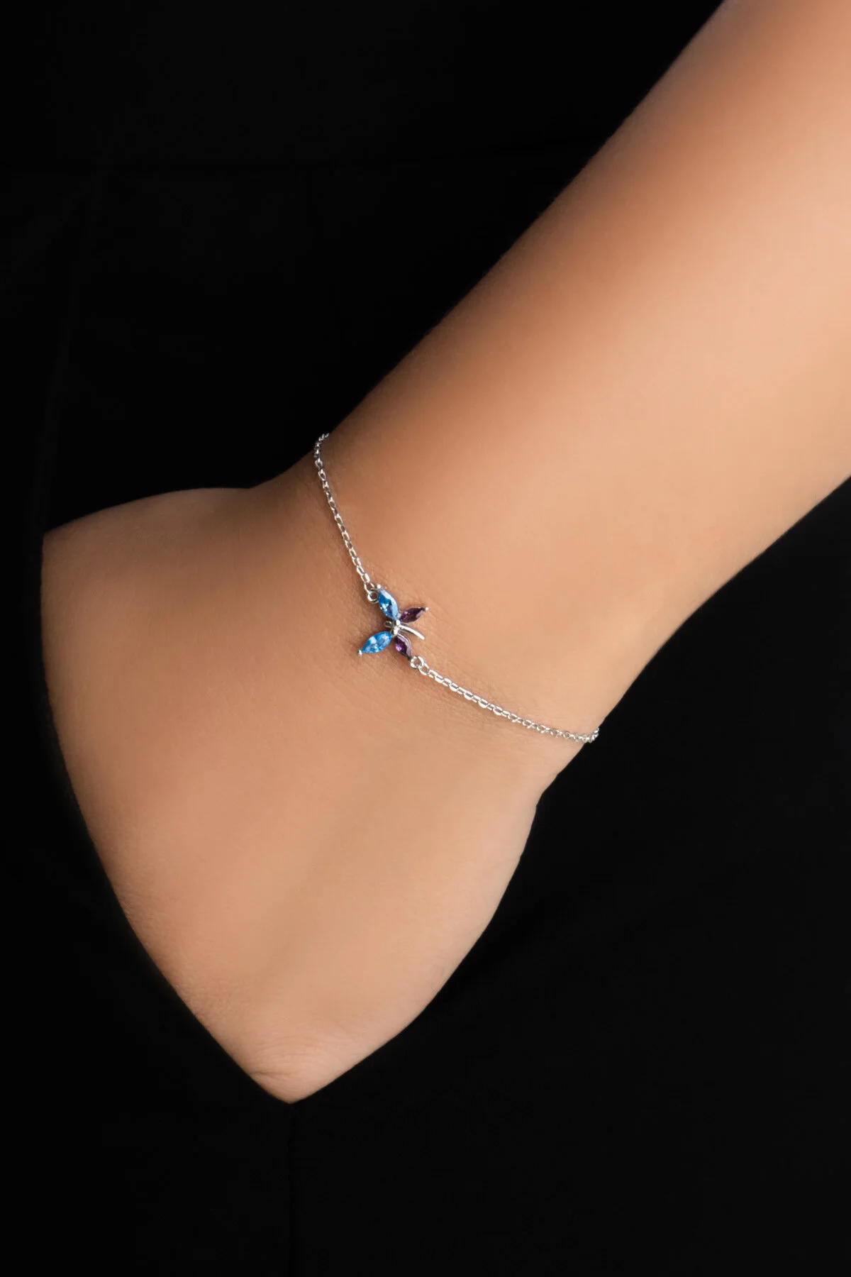 دستبند نقره ای 19 سانتی متری با روکش طلای سفید 18 عیار باترفلای تاچ So Chic