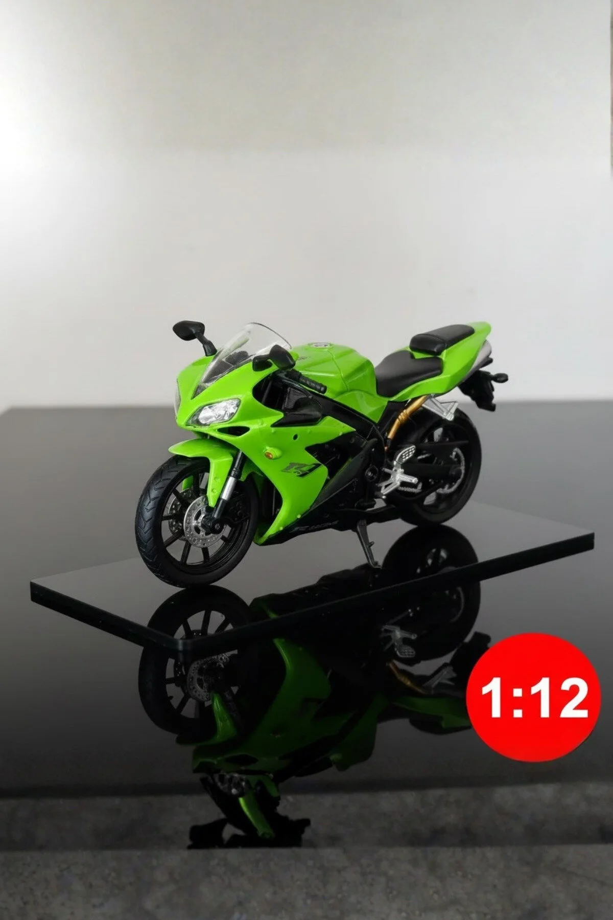 ماشین اسباب بازی موتورسیکلت یاماها YZF R1 مدل سبز 1:12 در مقیاس با جزئیات دقیق craftivio