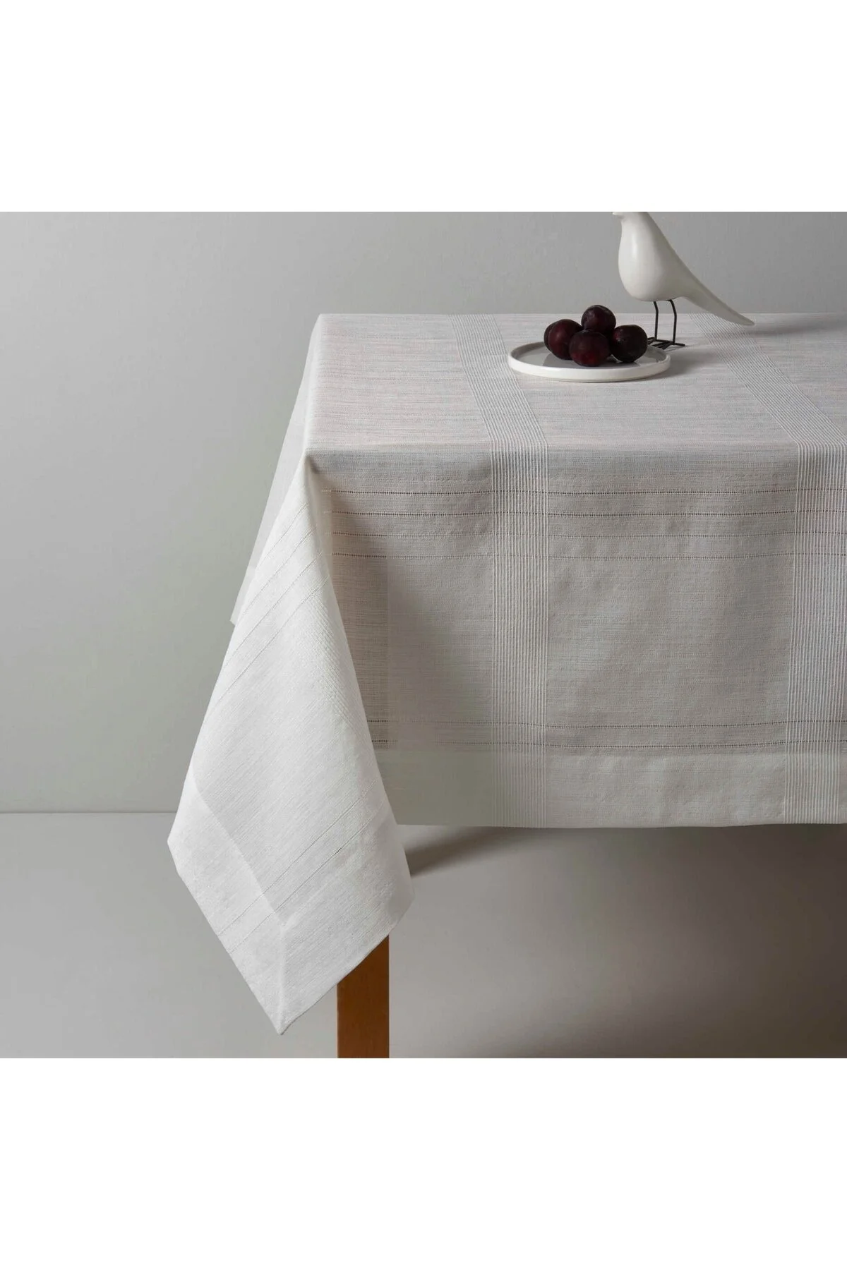 رومیزی نود کرم سفره ای 160X220 سانتی متر  Linens