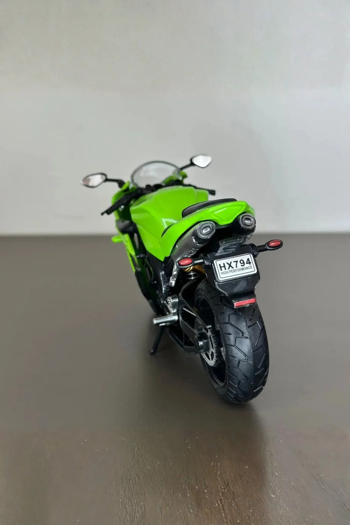 ماشین اسباب بازی موتورسیکلت یاماها YZF R1 مدل سبز 1:12 در مقیاس با جزئیات دقیق craftivio