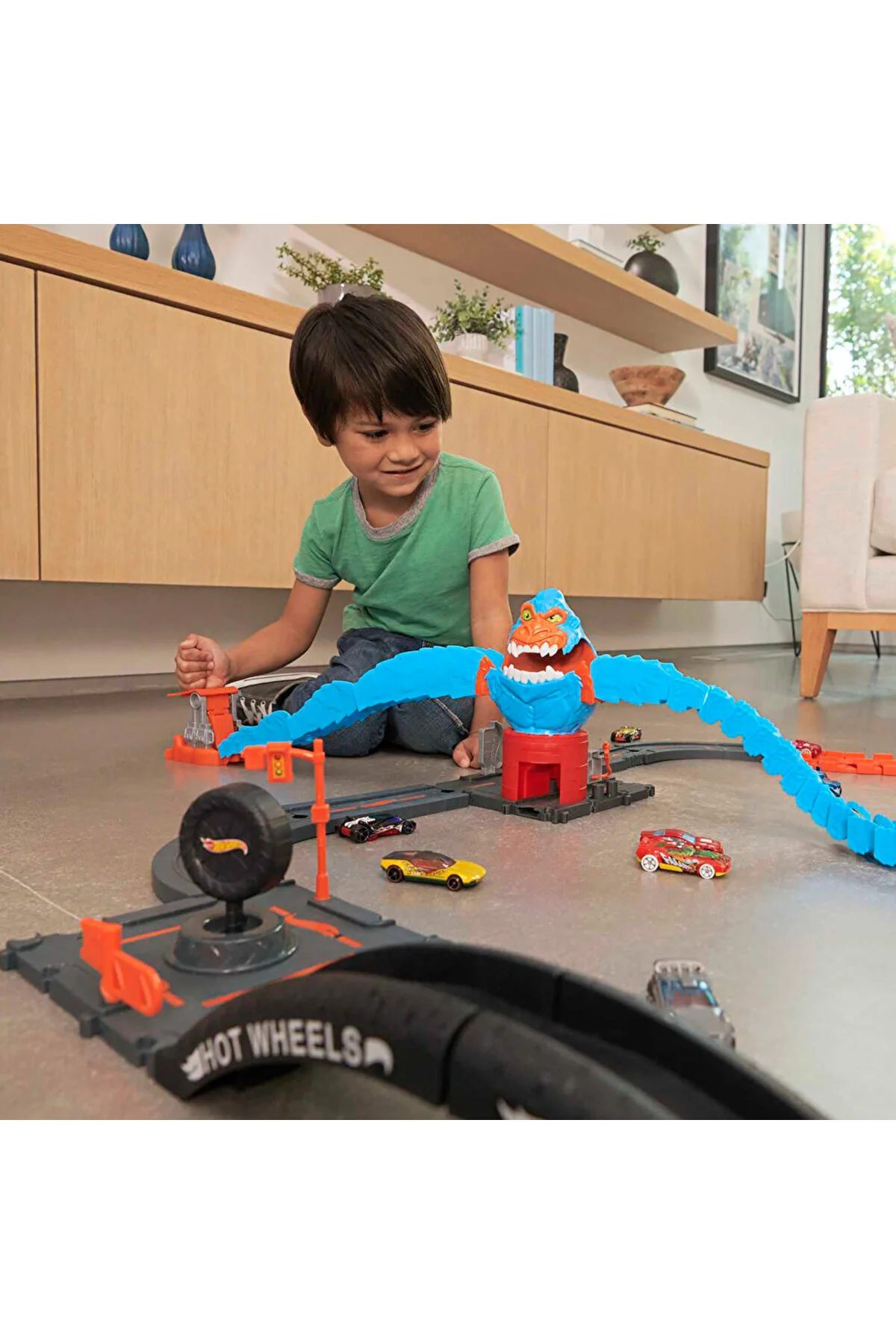 ماشین اسباب بازی مجموعه موجودات متخاصم اورجینال HOT WHEELS
