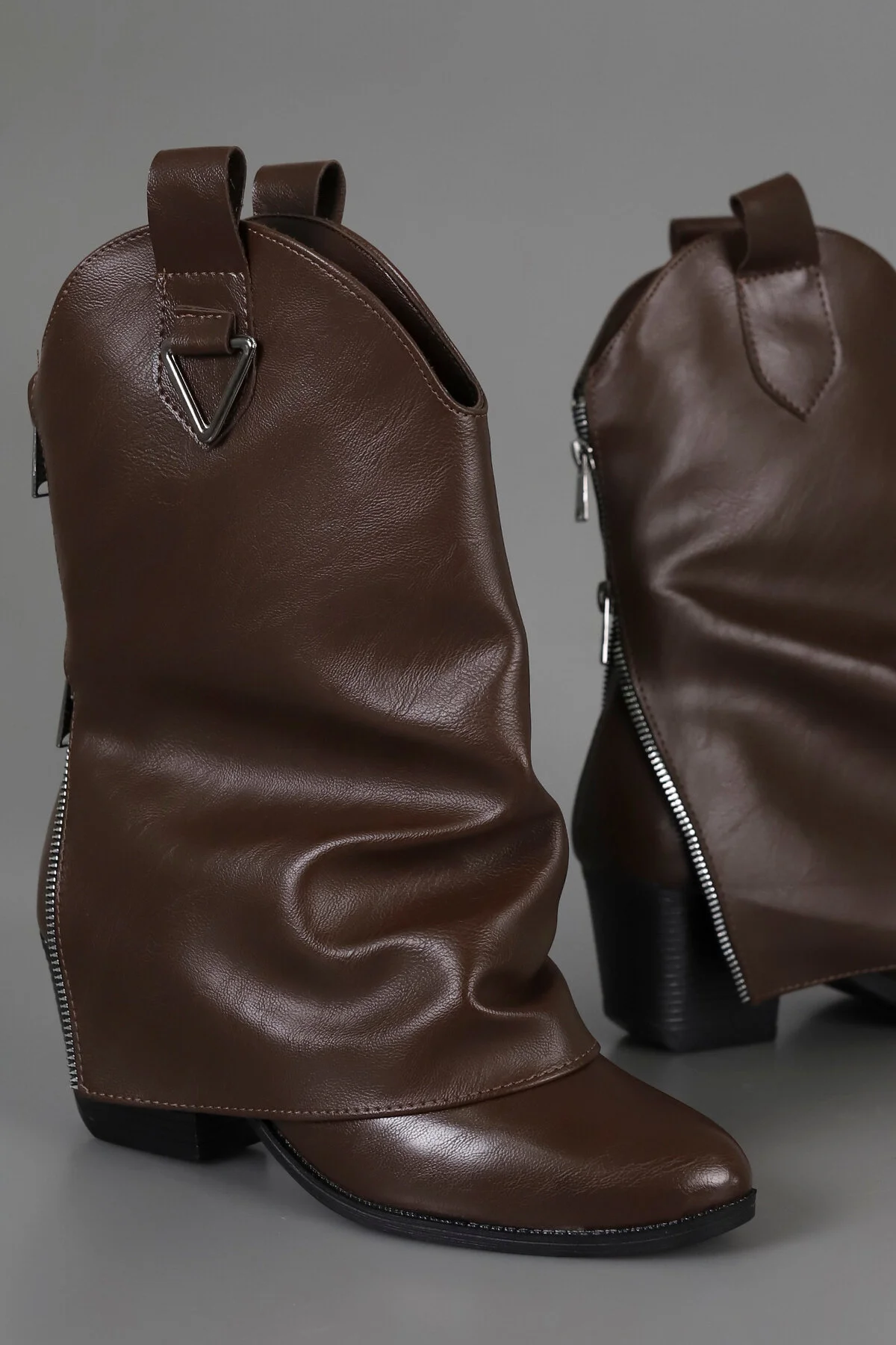 چکمه و بوت چکمه‌های نیم‌کاوبوی با جزئیات زیپ پشتی GİNZA SHOES