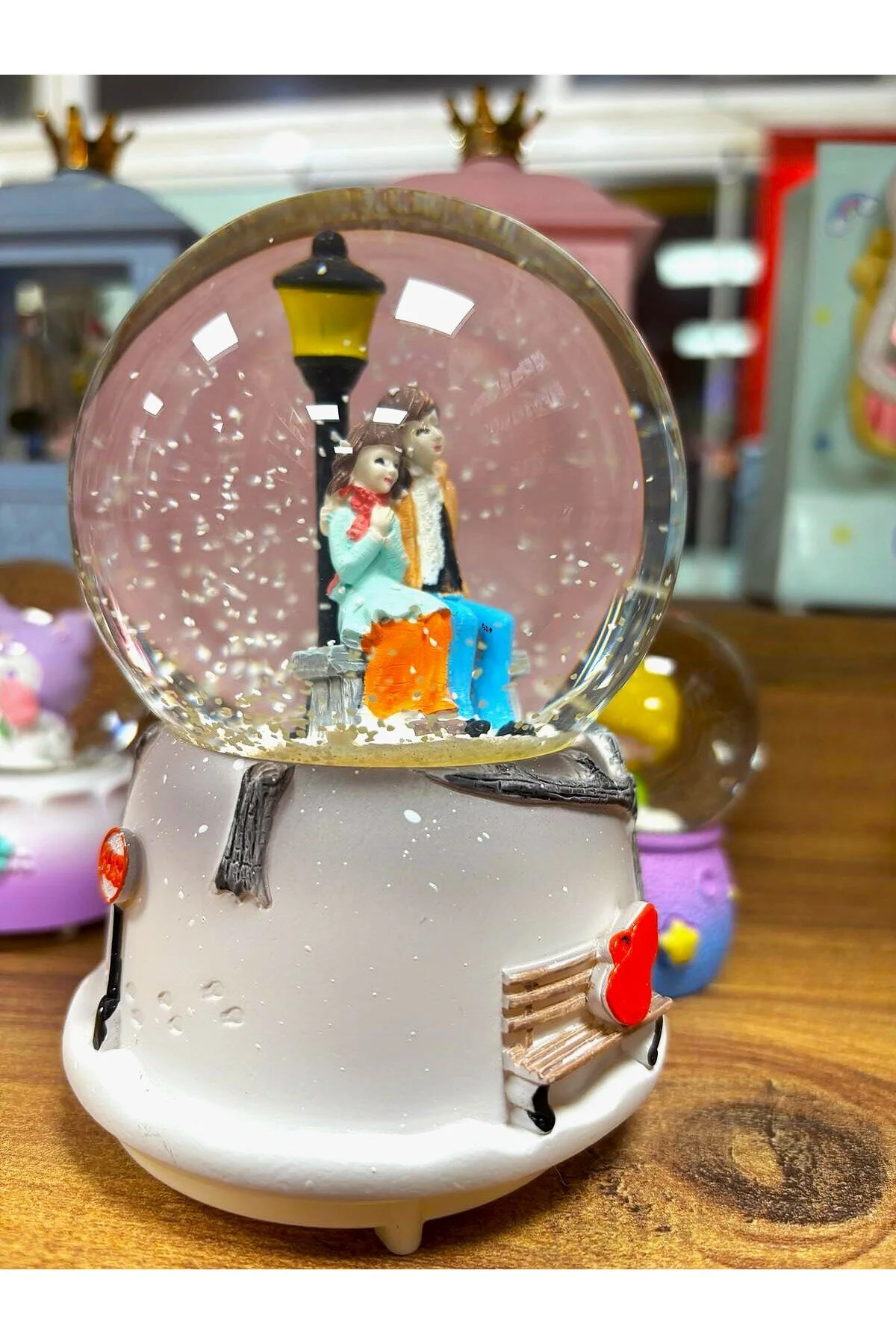 گوی برفی چراغ خیابانی WINTER TALE شب ویژه برای عاشقان گلوب با اندازه متوسط با نور و موسیقی از ترکیه GNR
