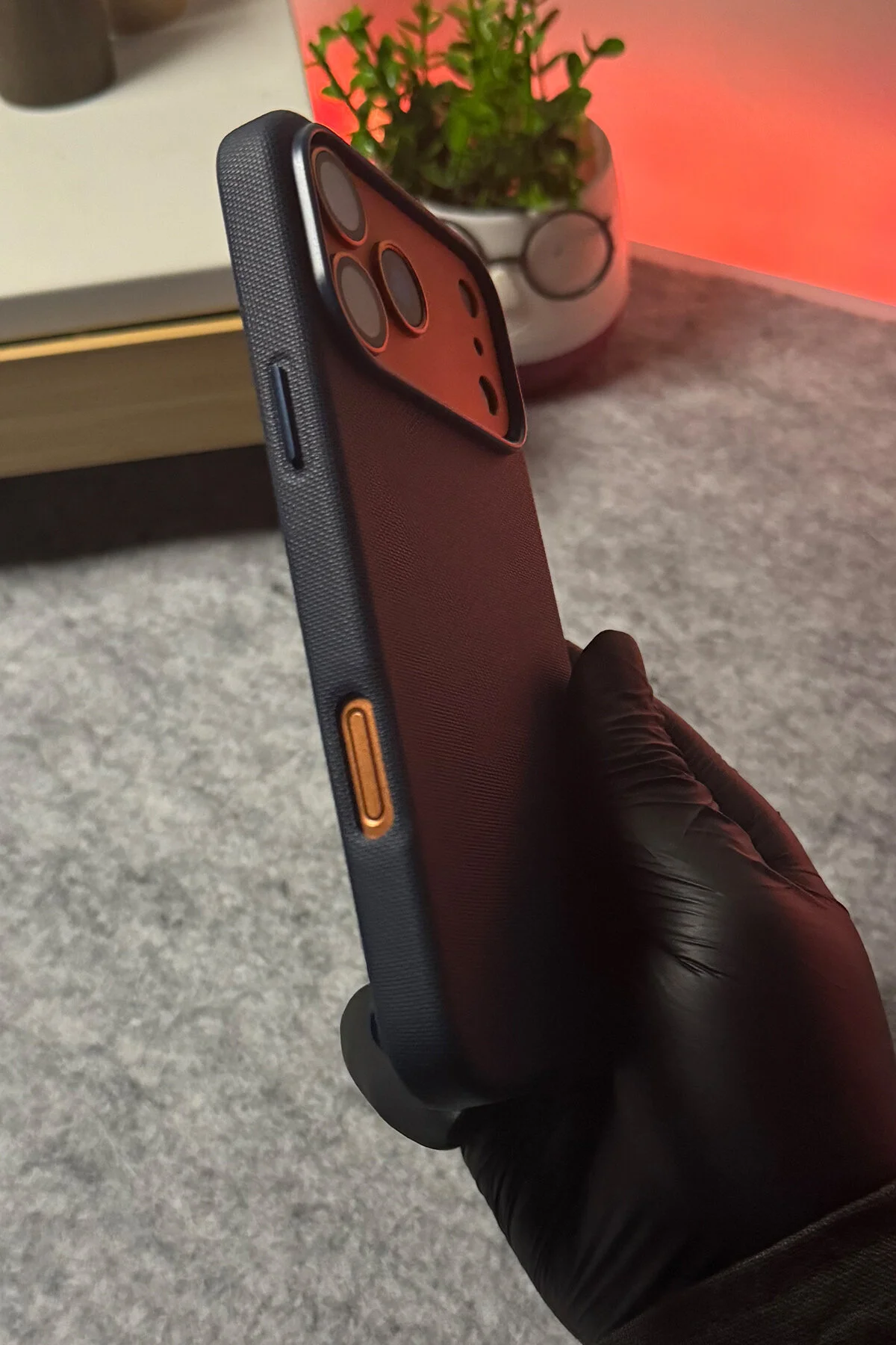 کاور و قاب محافظ IPHONE 17 PRO MAX CASE MAGSAFE دارای ویژگی شارژ بافته شده مخملی WANNA PROTECT