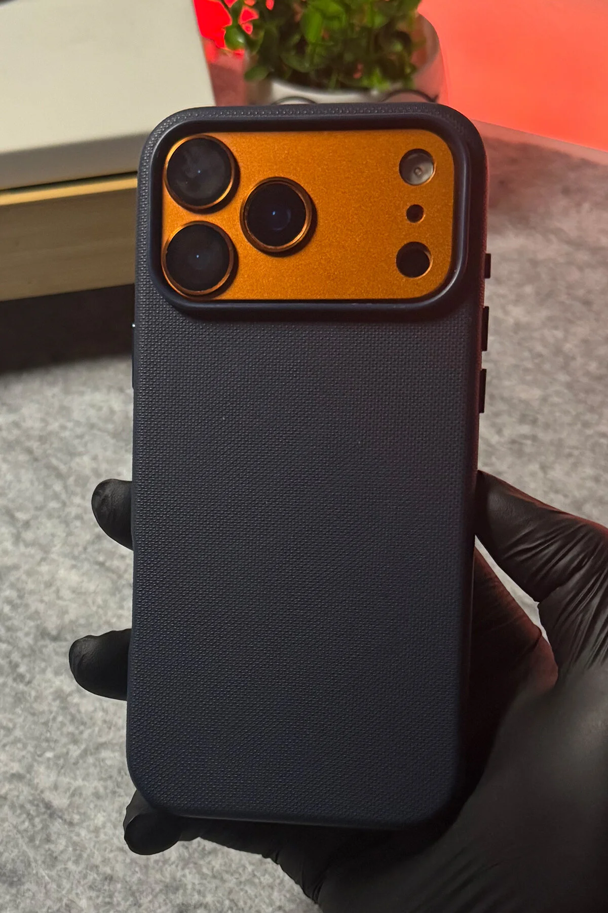 کاور و قاب محافظ IPHONE 17 PRO MAX CASE MAGSAFE دارای ویژگی شارژ بافته شده مخملی WANNA PROTECT