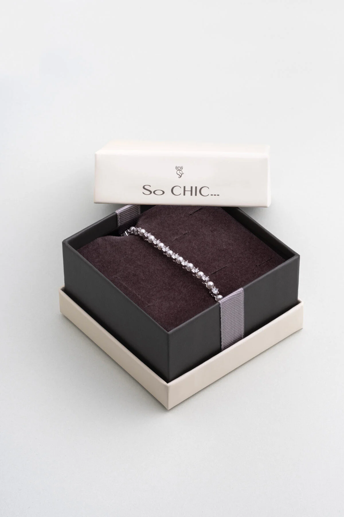 دستبند نقره ای مروارید 19 سانتی متری با روکش طلای سفید 18 عیار آملی So Chic