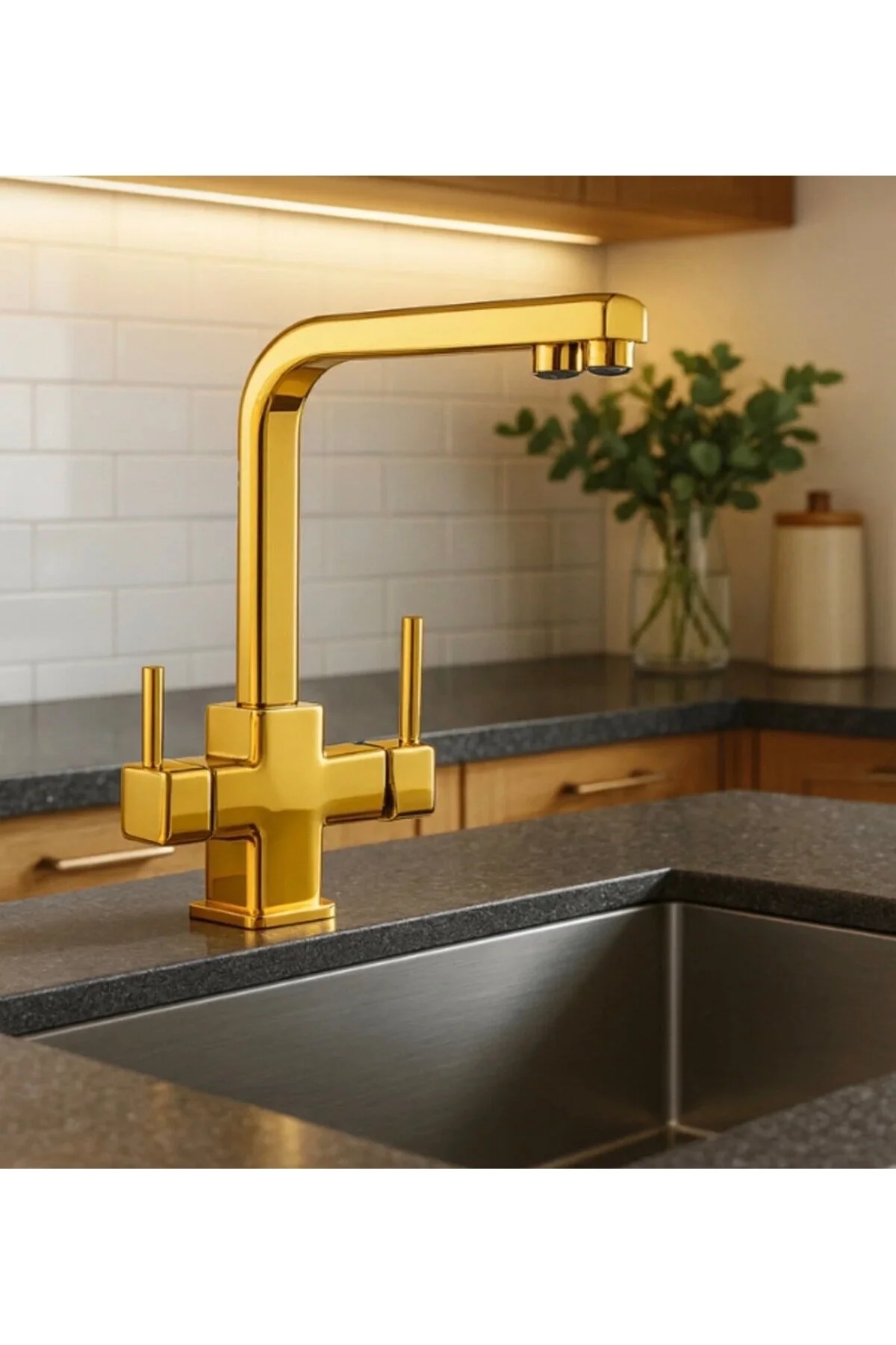 شستشو باتری خالص شده با لوله مربع طلایی luxury faucet