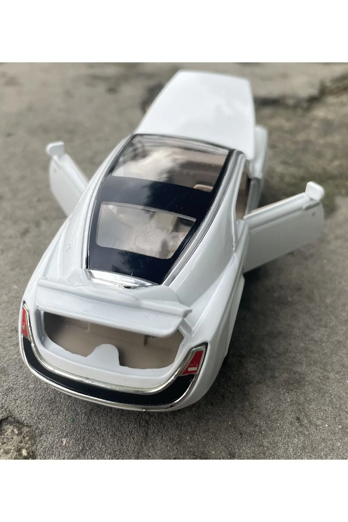 ماشین اسباب بازی ROLLS ROYCE SWEPTAIL 1:36 SCALE METAL PULL AND DROP TOY CAR WITH SOUND LIGHT WHITE İnternet Oyuncak