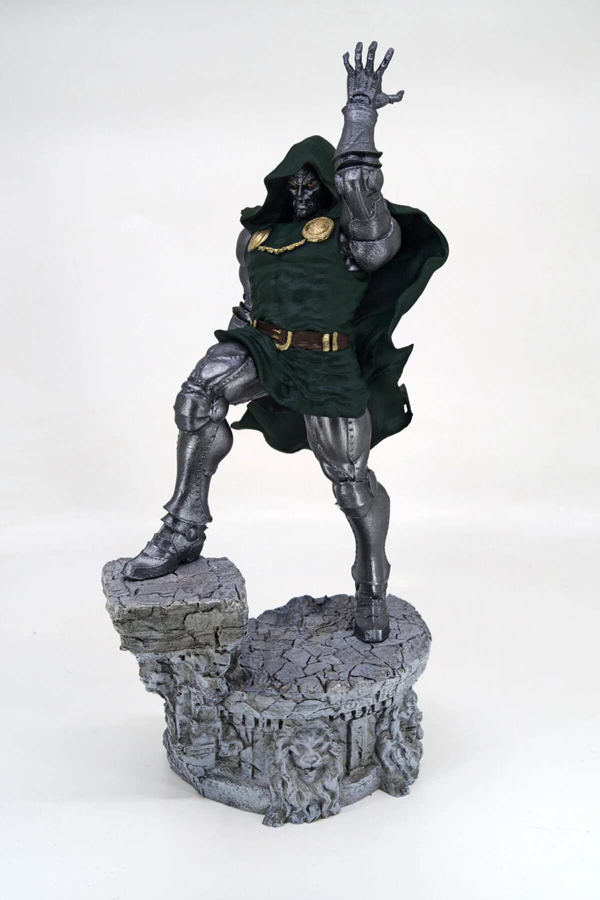فیگور شکل DOCTOR DOOM 31 سانتی متر Hunga