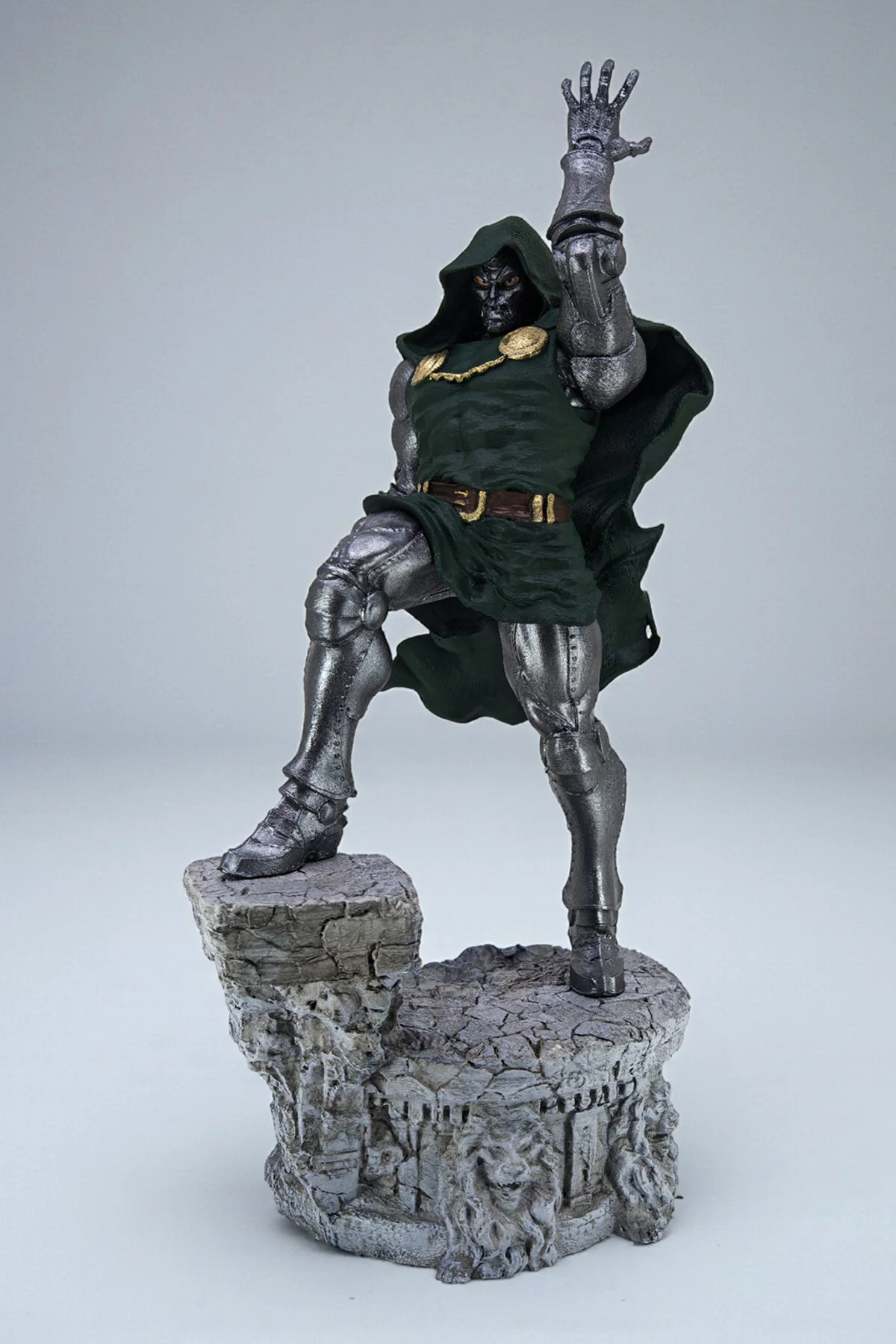 فیگور شکل DOCTOR DOOM 31 سانتی متر Hunga