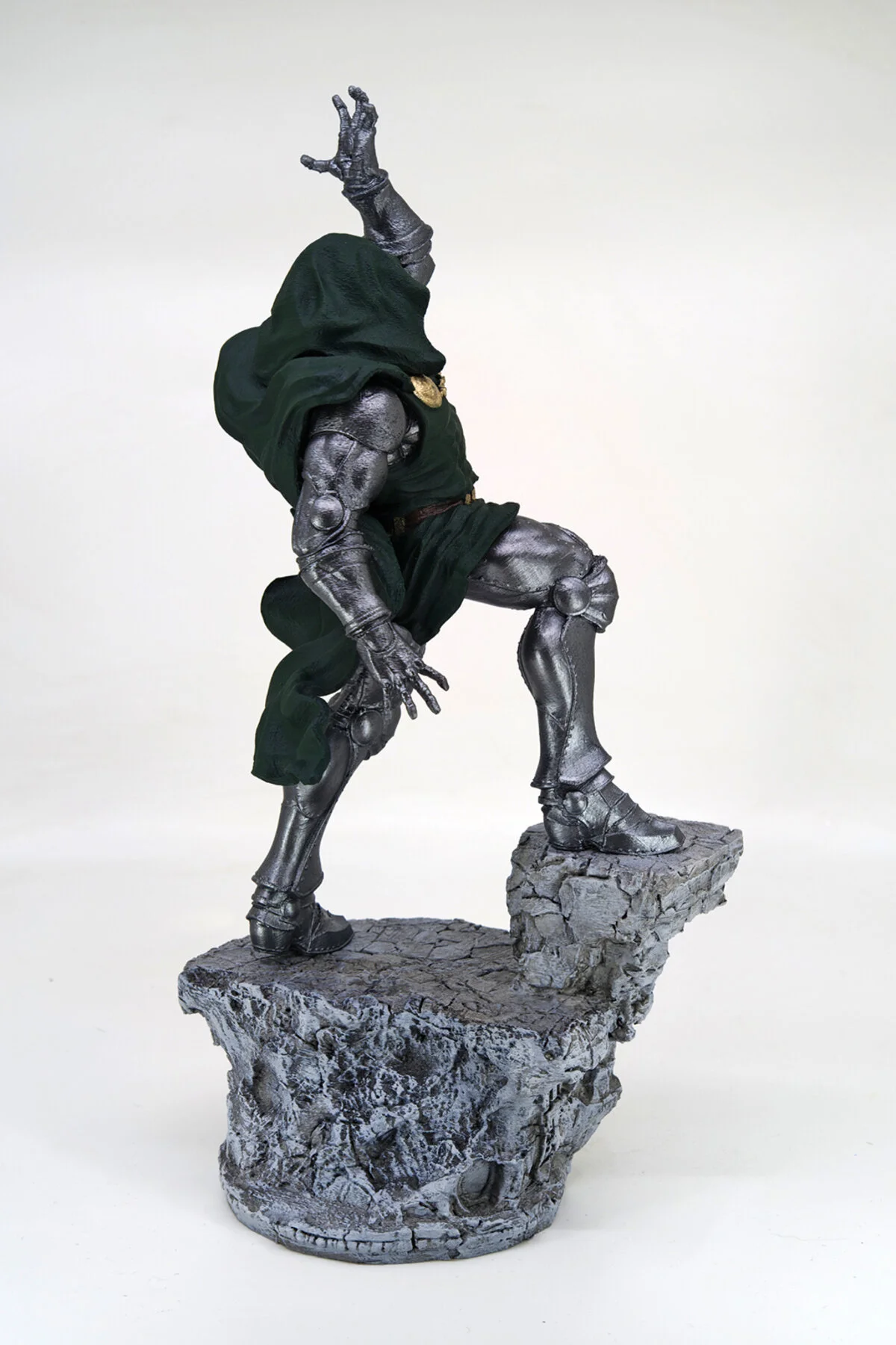 فیگور شکل DOCTOR DOOM 31 سانتی متر Hunga