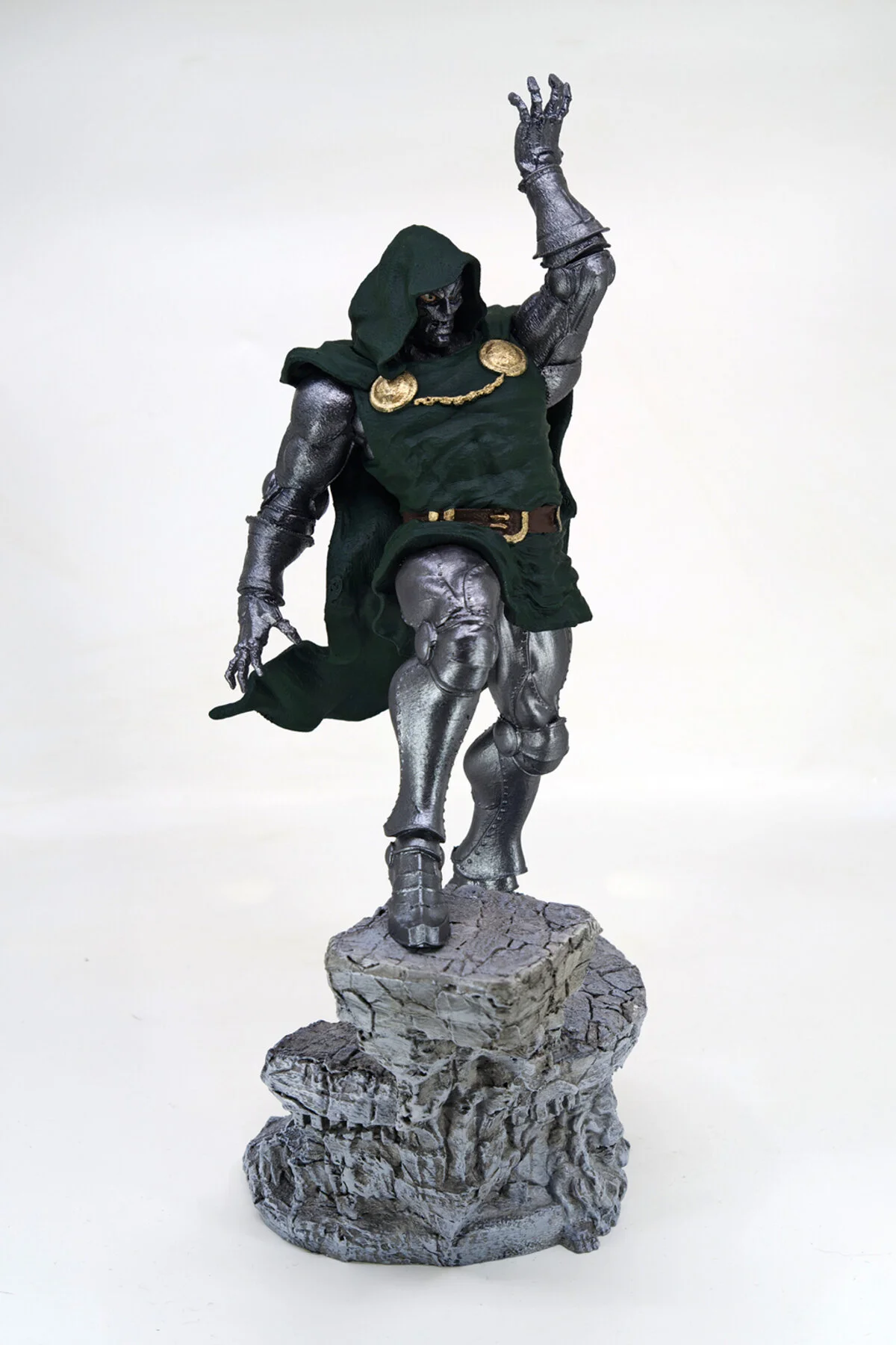 فیگور شکل DOCTOR DOOM 31 سانتی متر Hunga