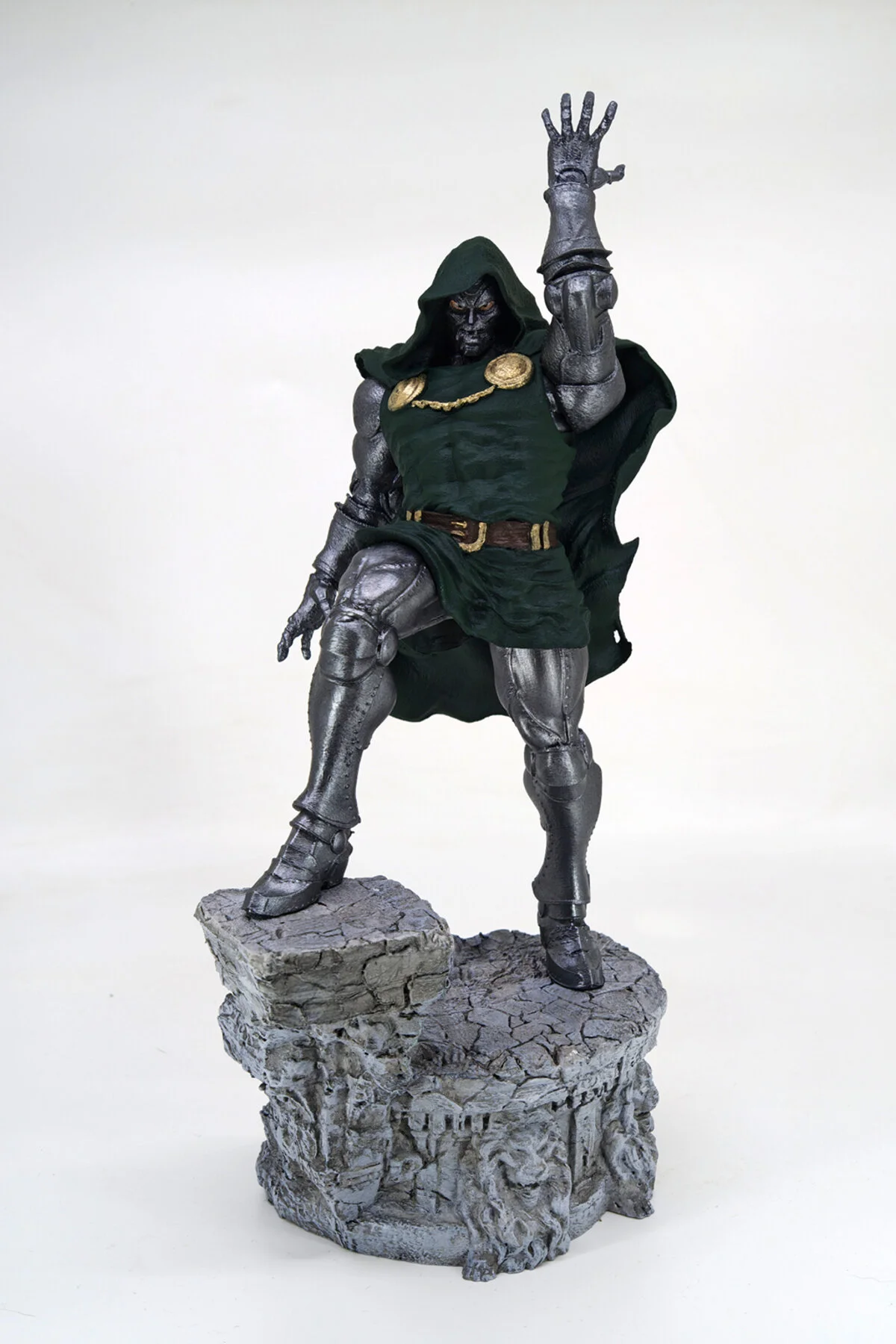 فیگور شکل DOCTOR DOOM 31 سانتی متر Hunga
