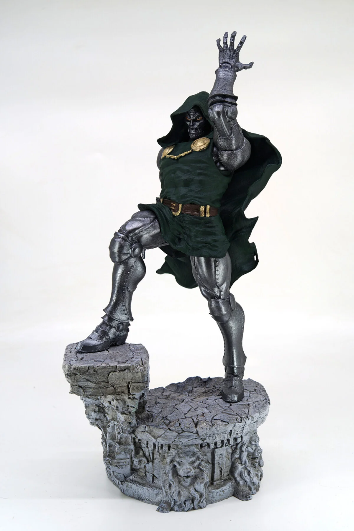 فیگور شکل DOCTOR DOOM 31 سانتی متر Hunga