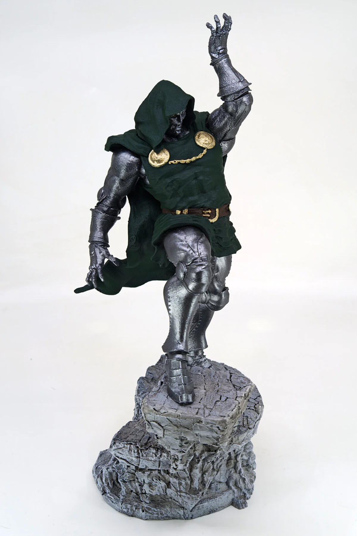 فیگور شکل DOCTOR DOOM 31 سانتی متر Hunga