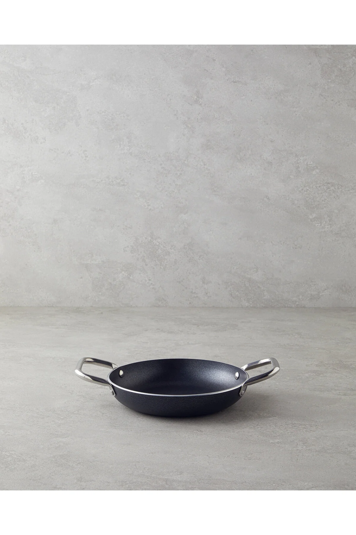 ماهیتابه کوچک ساهان HORECA PREMIUM SAHAN BLACK 20 سانتی متر 4.08.2025 English Home