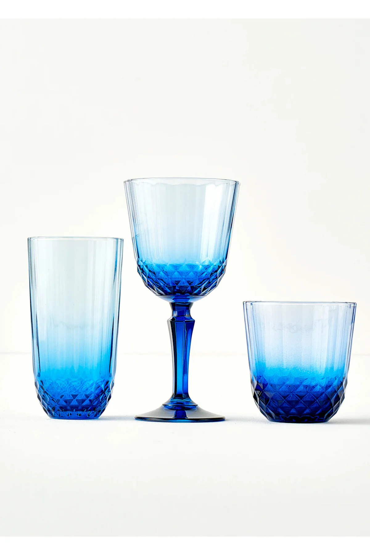 لیوان پایه‌دار گلاس COLORE CUTTING CUP KADEH 18 آبی رنگ بلا میسون Bella Maison