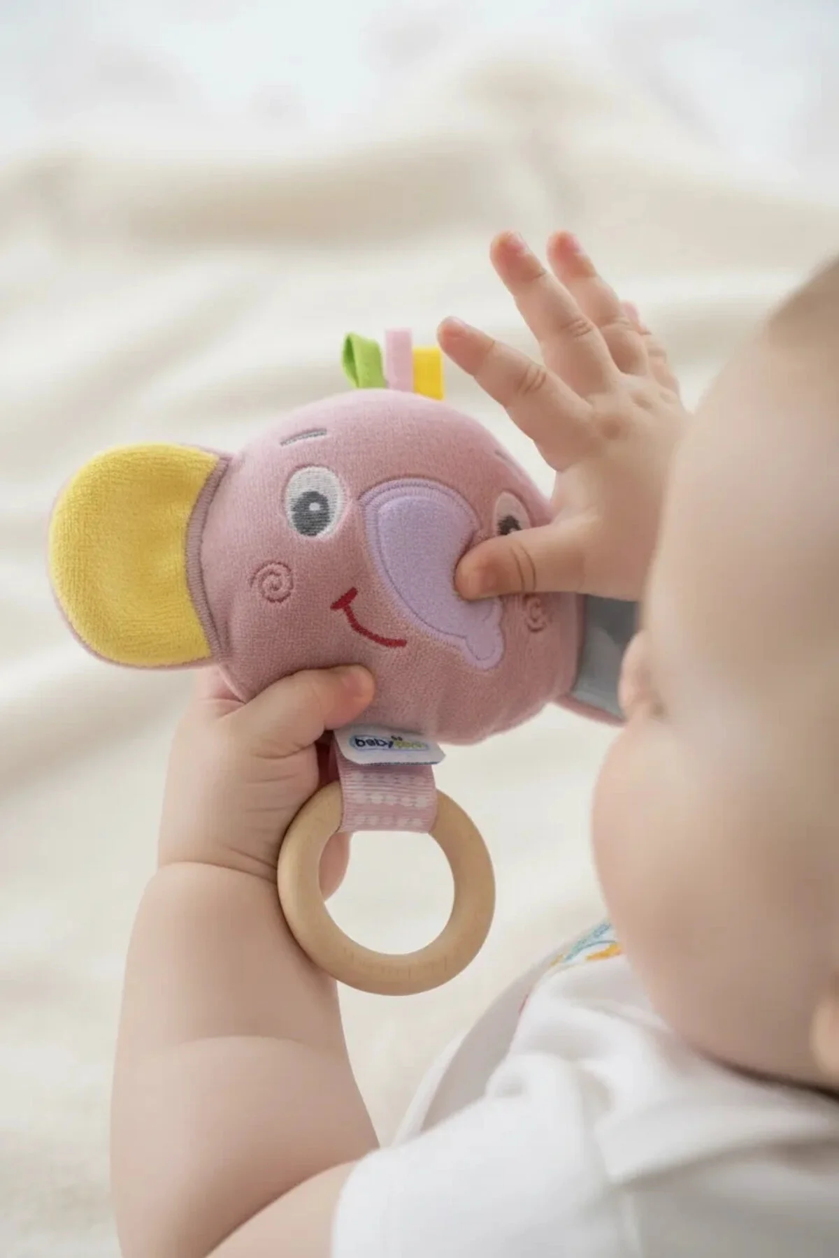 اسباب بازی های پشمی فیل کوچک با حلقه چوبی رز خشک شده Babyjem