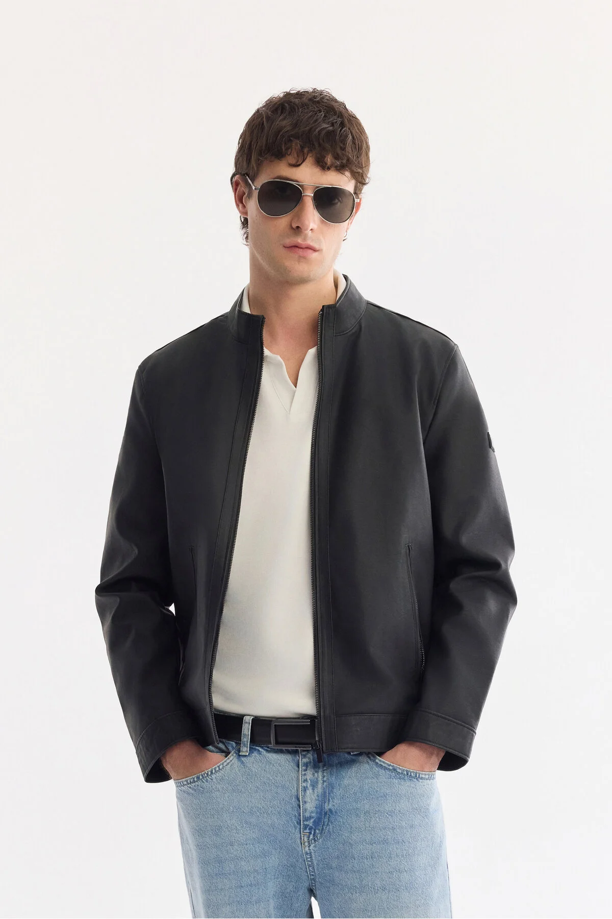 کاپشن مشکی مردانه چرم یقه سیاه و سفید عمودی به نظر می رسد آوا Avva
