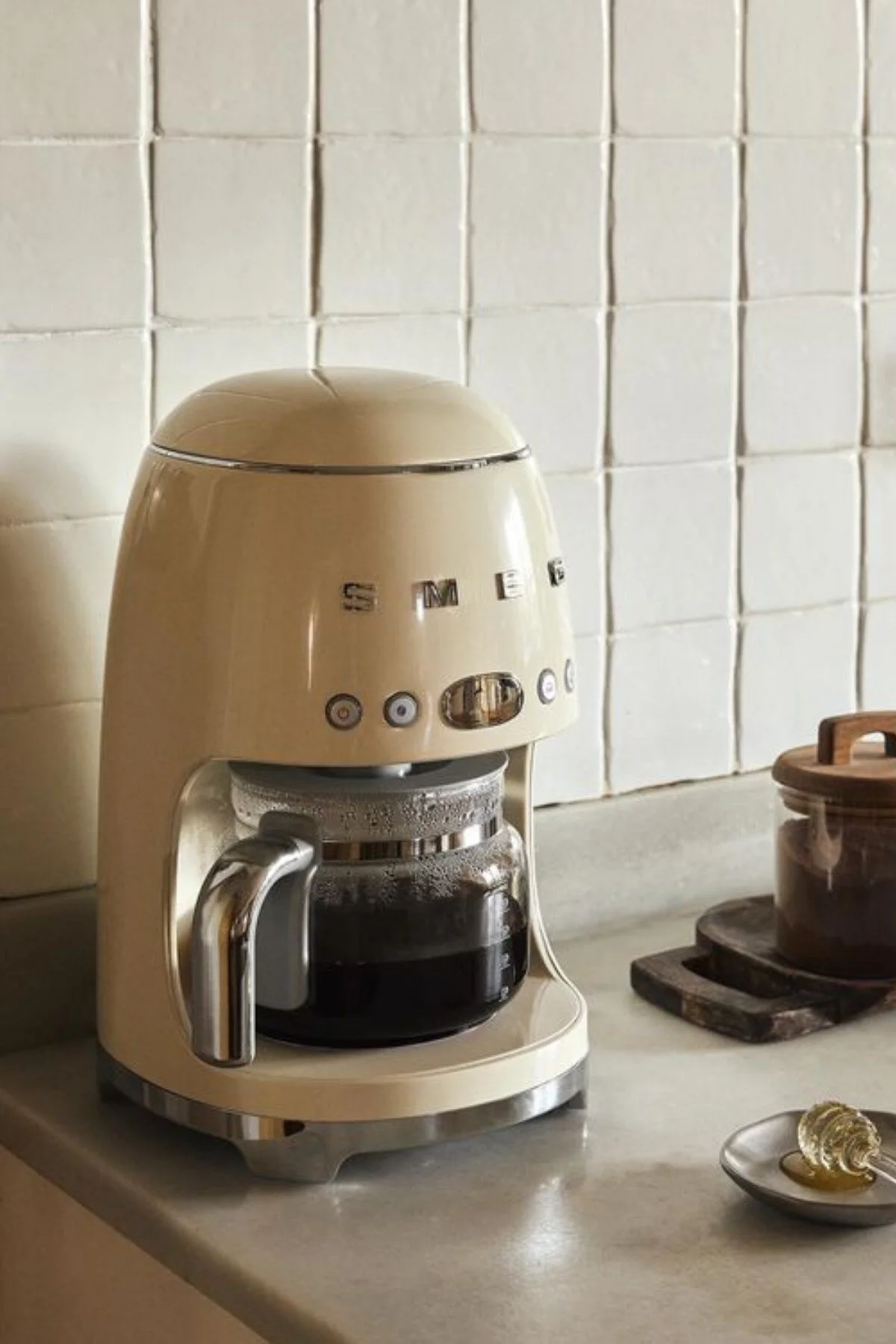 قهوه ساز فیلتری دستگاه فیلتر دار کرم رترو سبک دهه 50 اورجینال Smeg