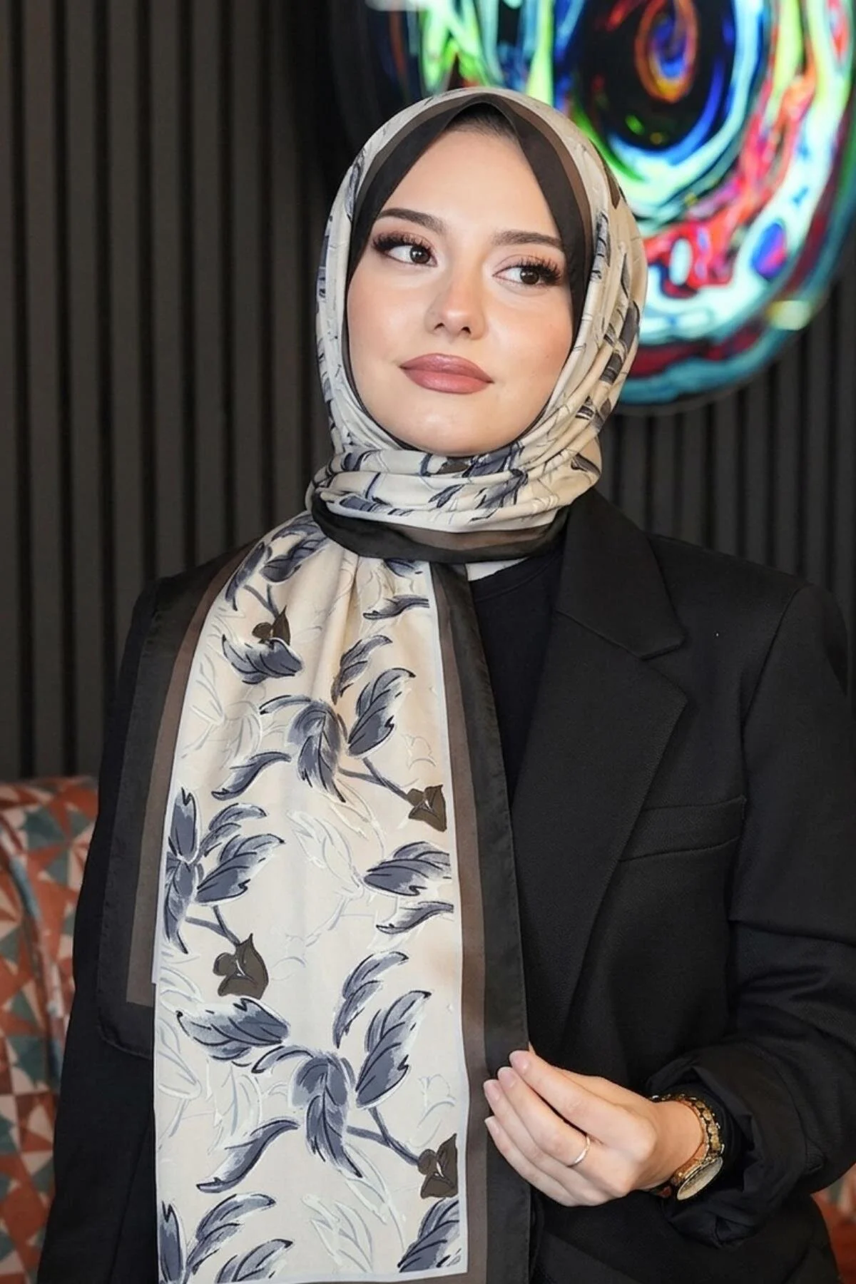 شال طرح گل نخی برنز قهوه ای AFVENTE