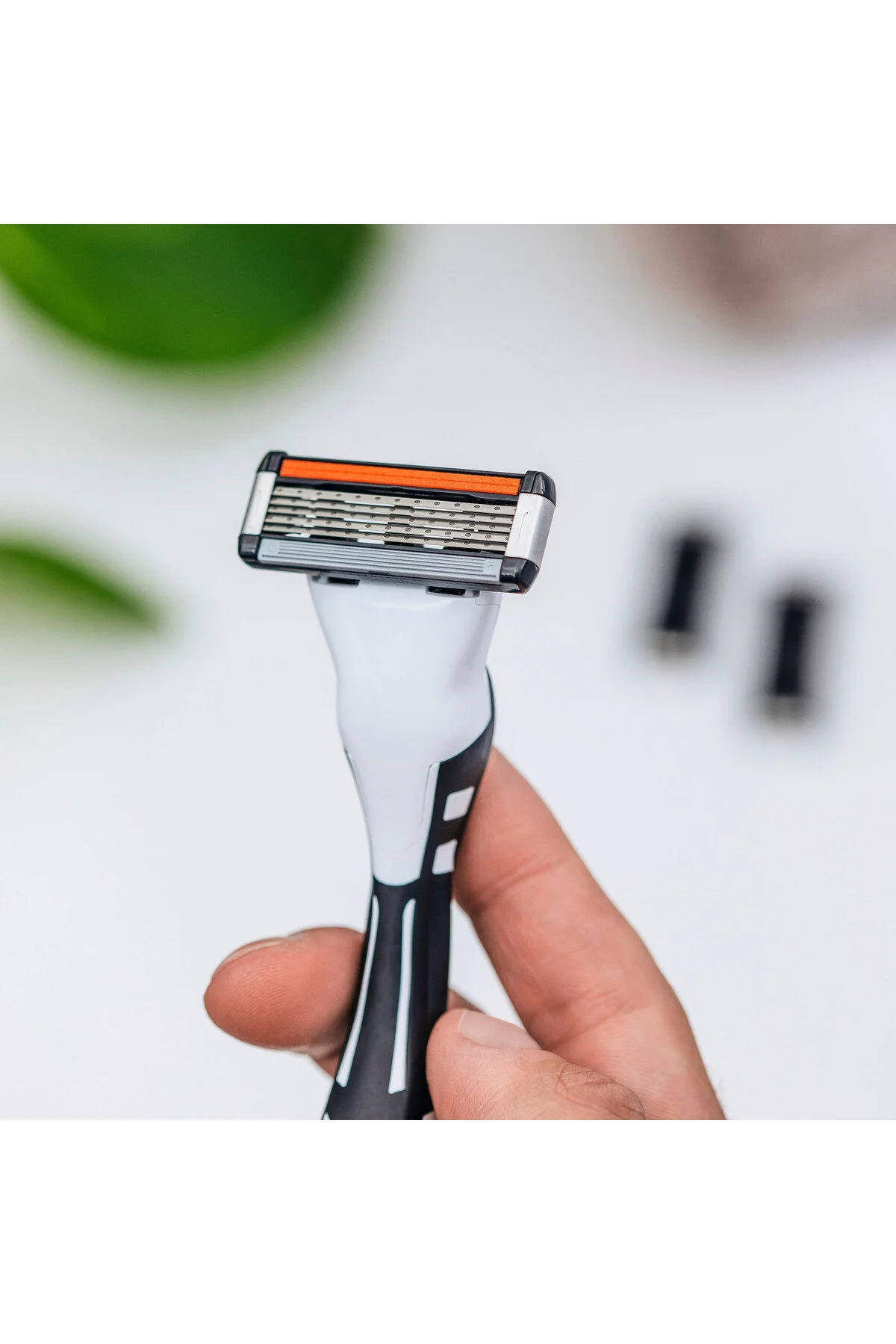 تیغ اصلاح مردانه Flex 5 با 6 عدد تیغ یدک و کیف مخصوص Bic