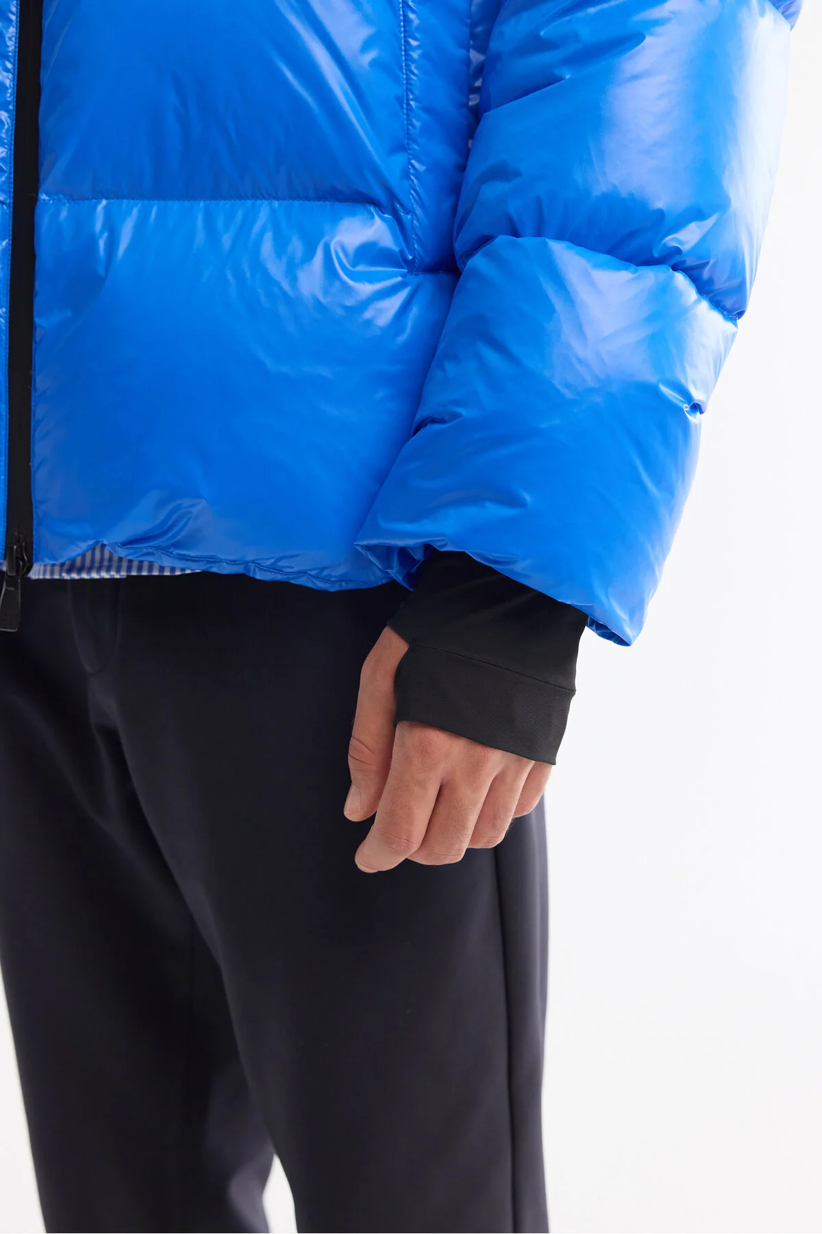 کاپشن آبی مردانه Saks Hooded Goose Peather Water Debulsive Winding Hanger با تورم Mont آوا Avva