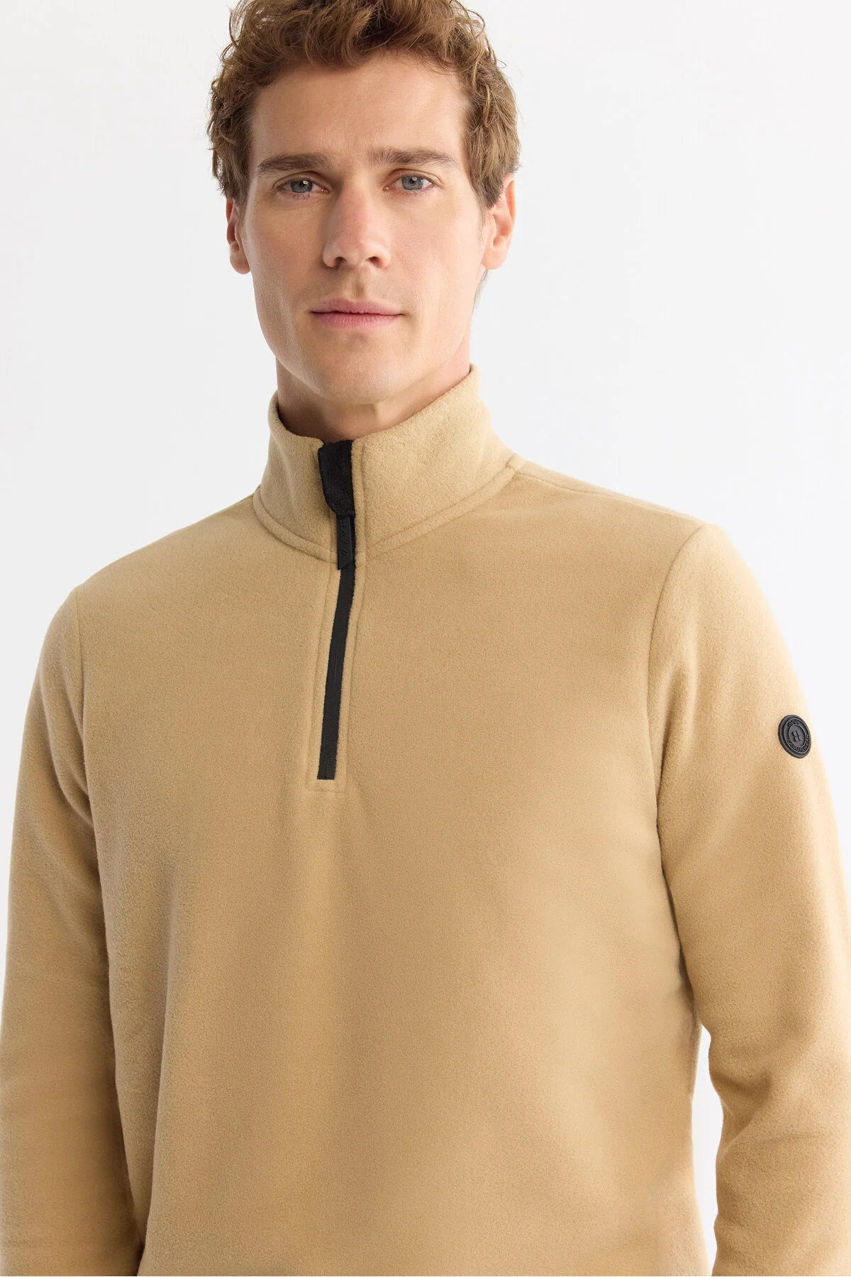 سافت شل و پلار نود مردانه رنگ بژ Cool Resiptant Half Zipper با یقه عمود بر پیراهن قطبی آوا Avva
