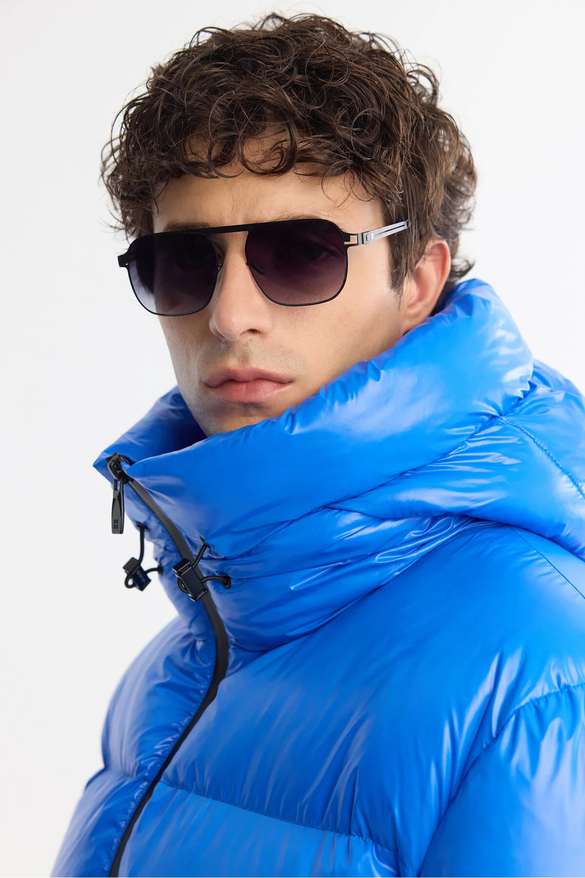 کاپشن آبی مردانه Saks Hooded Goose Peather Water Debulsive Winding Hanger با تورم Mont آوا Avva