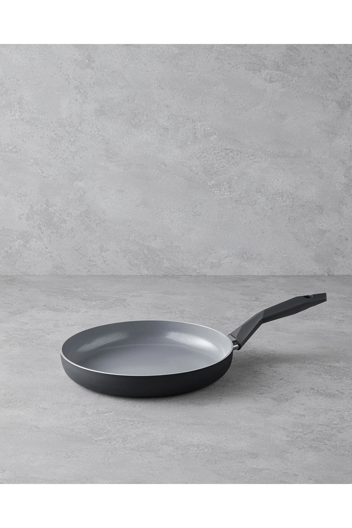 تابه PREGO CEAWELL PAN 28 سانتی متر سیاه انگلیش هوم English Home