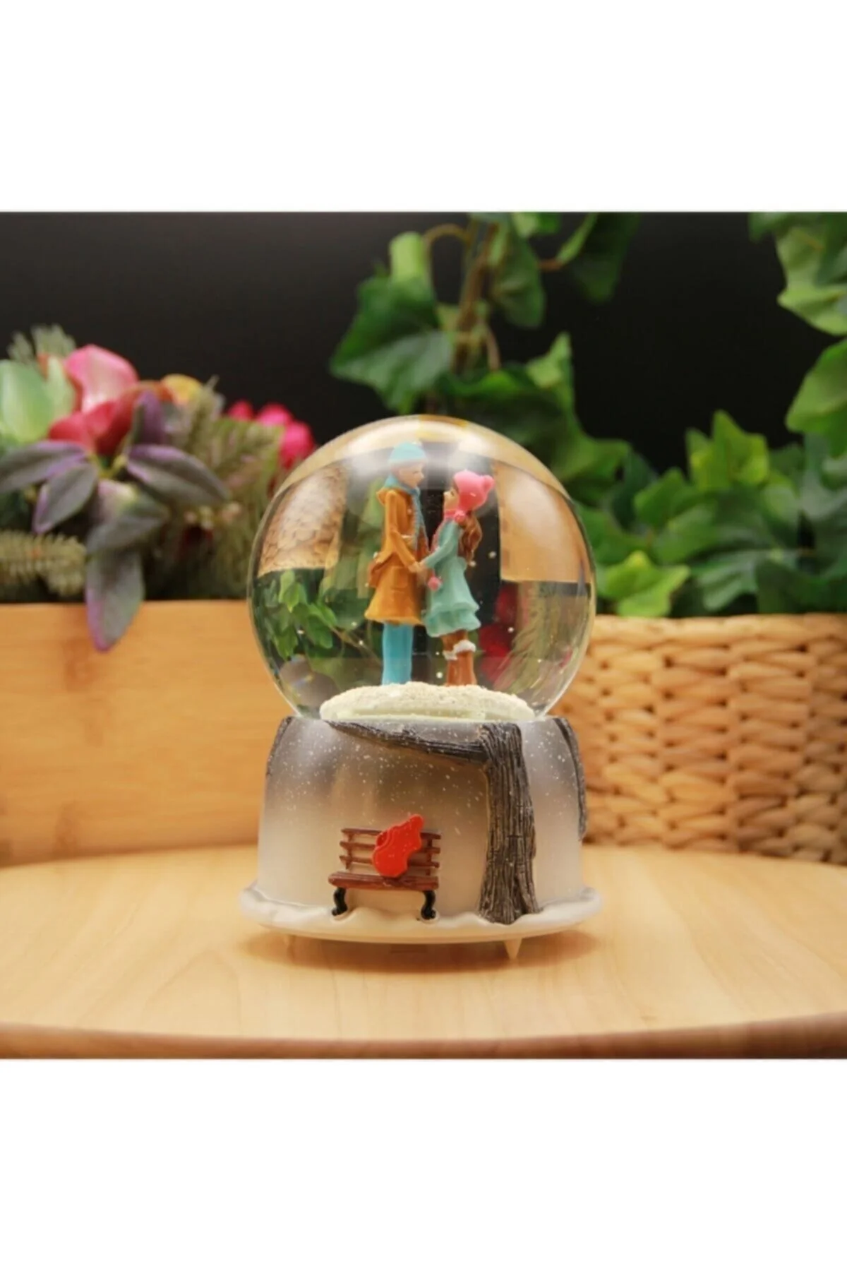 گوی برفی ETERNAL LOVE WINTER TALE SNOW GLOBE با اسپری ها و جعبه موزیک نوردار در اندازه بزرگ از ترکیه Raicon