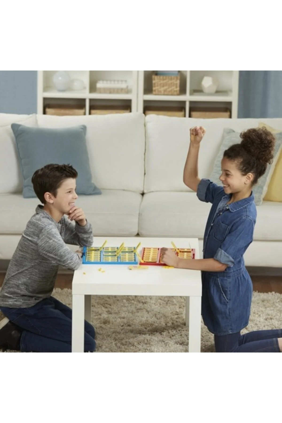 بازی های رومیزی می داند چه کسی C2124 کلاسیک است  Hasbro