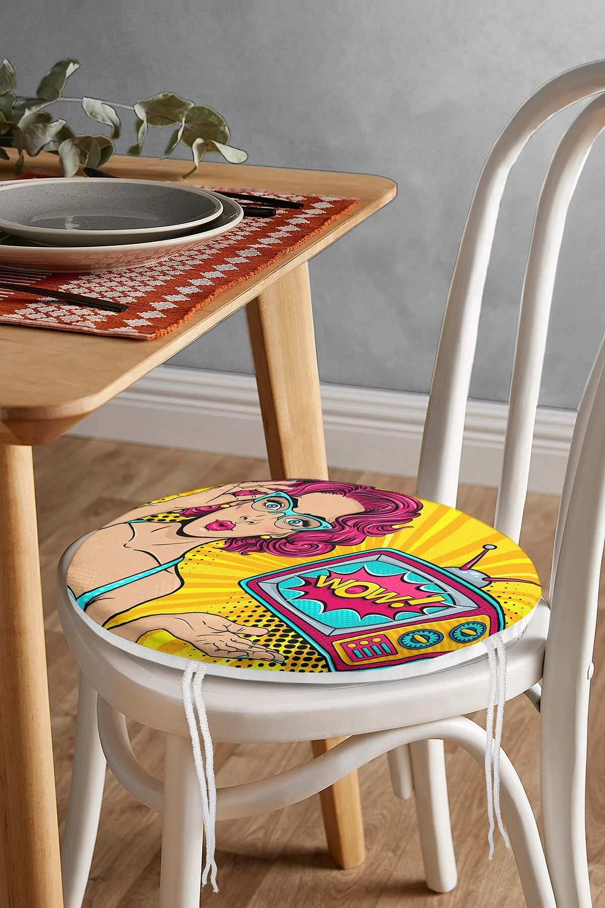 کوسن صندلی POP ART WOW الگوی ویژه طراحی گردو زیپ دار گرد Realhomes
