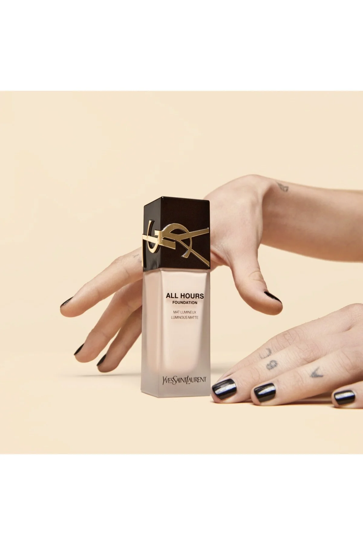کرم پودر تمام ساعات روز بنیاد مات درخشان MC2 3614273714464 ایو سن لوران Yves Saint Laurent