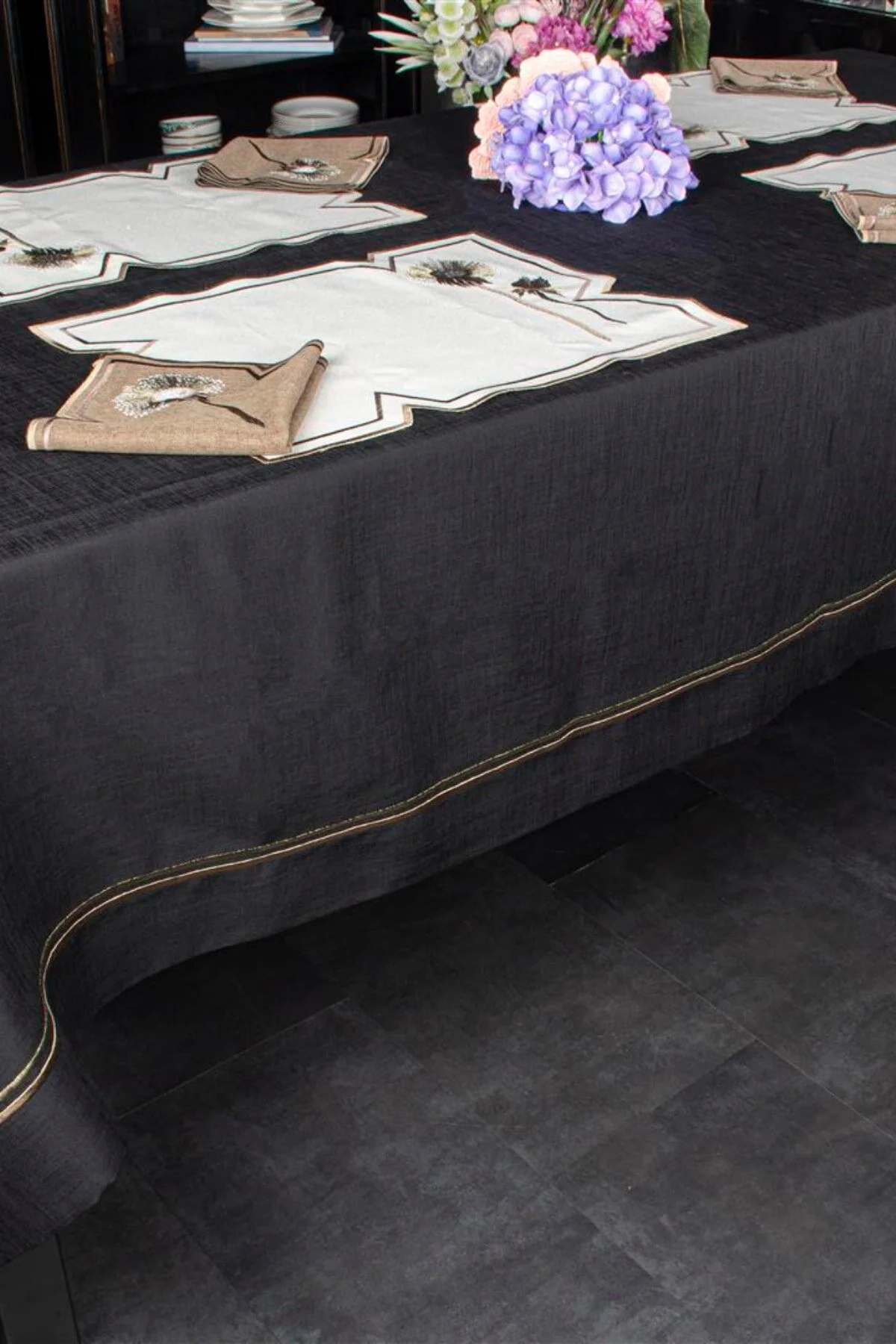 رومیزی سیاه سفره های Ella مشکی 180X280  Mikasa Moor