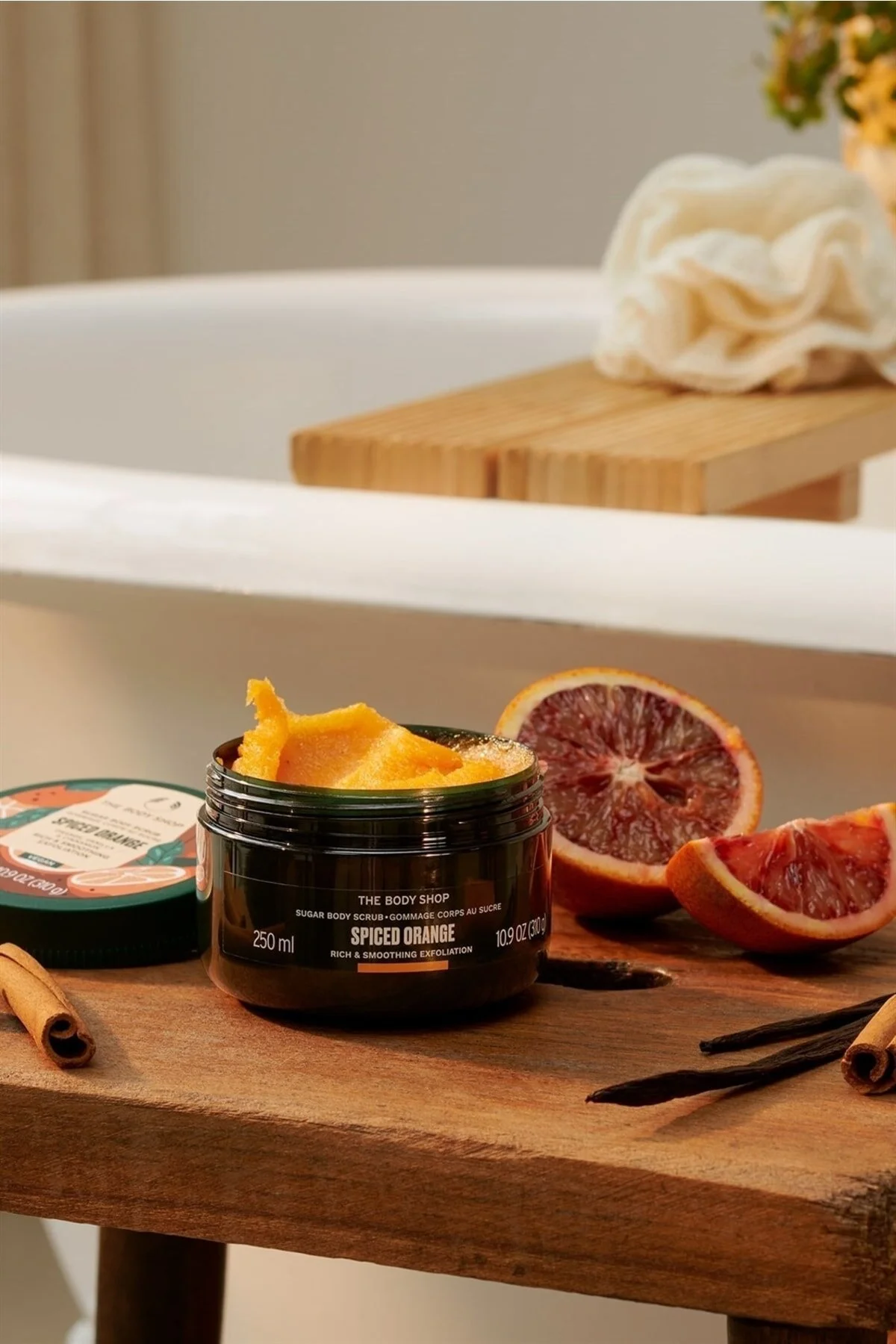 THE BODY SHOP پوستهبرداری بدن نارنگی ادویهای