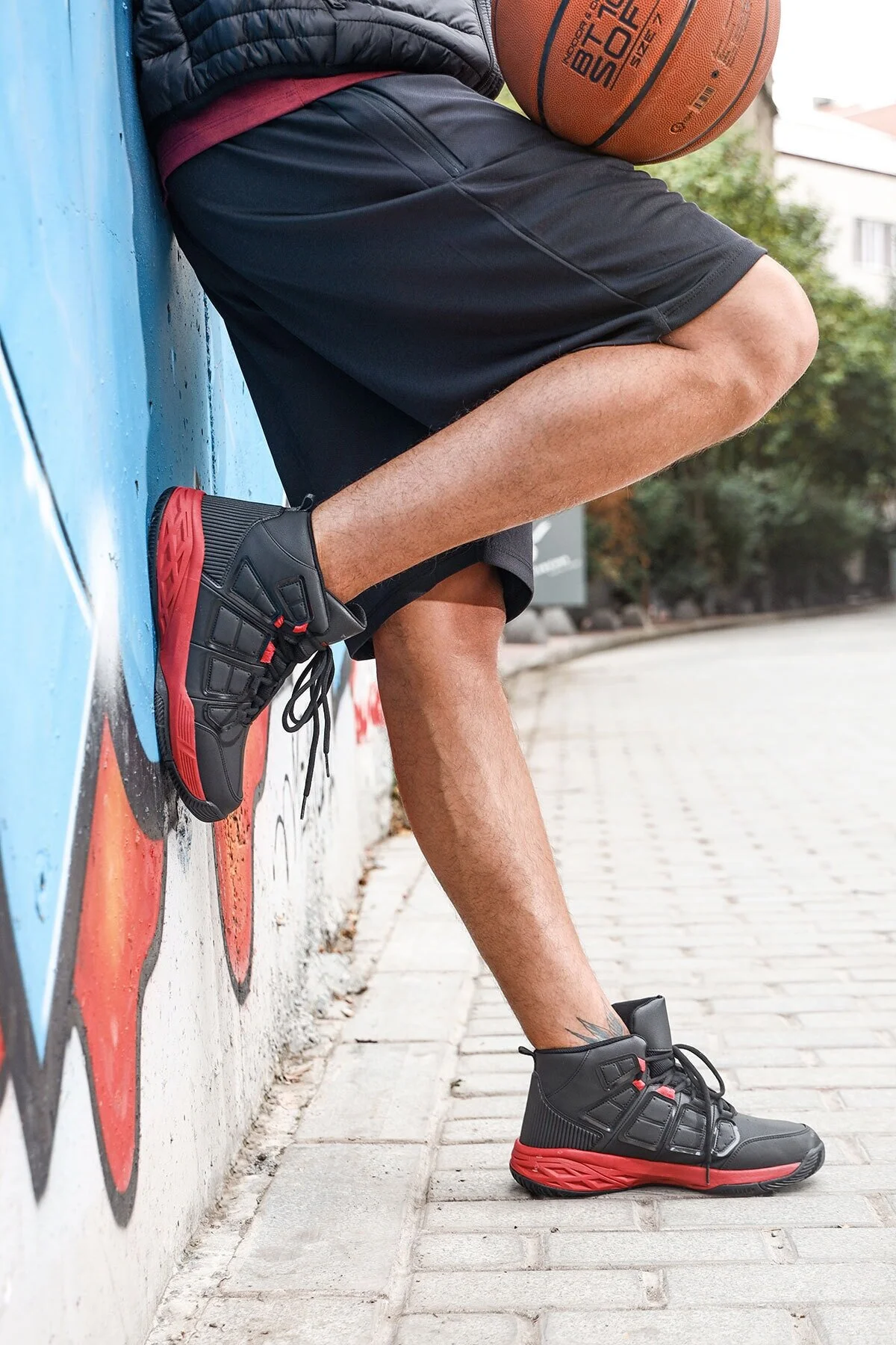 کفش بسکتبال مشکی مردانه کتونی سادقدار ورزشی ارتوپدی قرمز جامپ برند US Jump