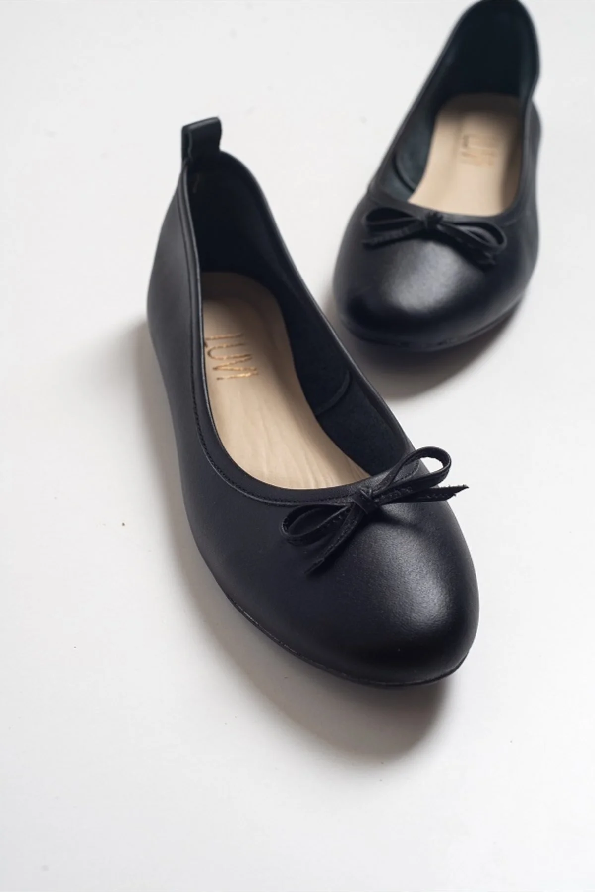 بابیت 01 کفش مشکی سیاه و سفید چرمی زن صاف luvishoes
