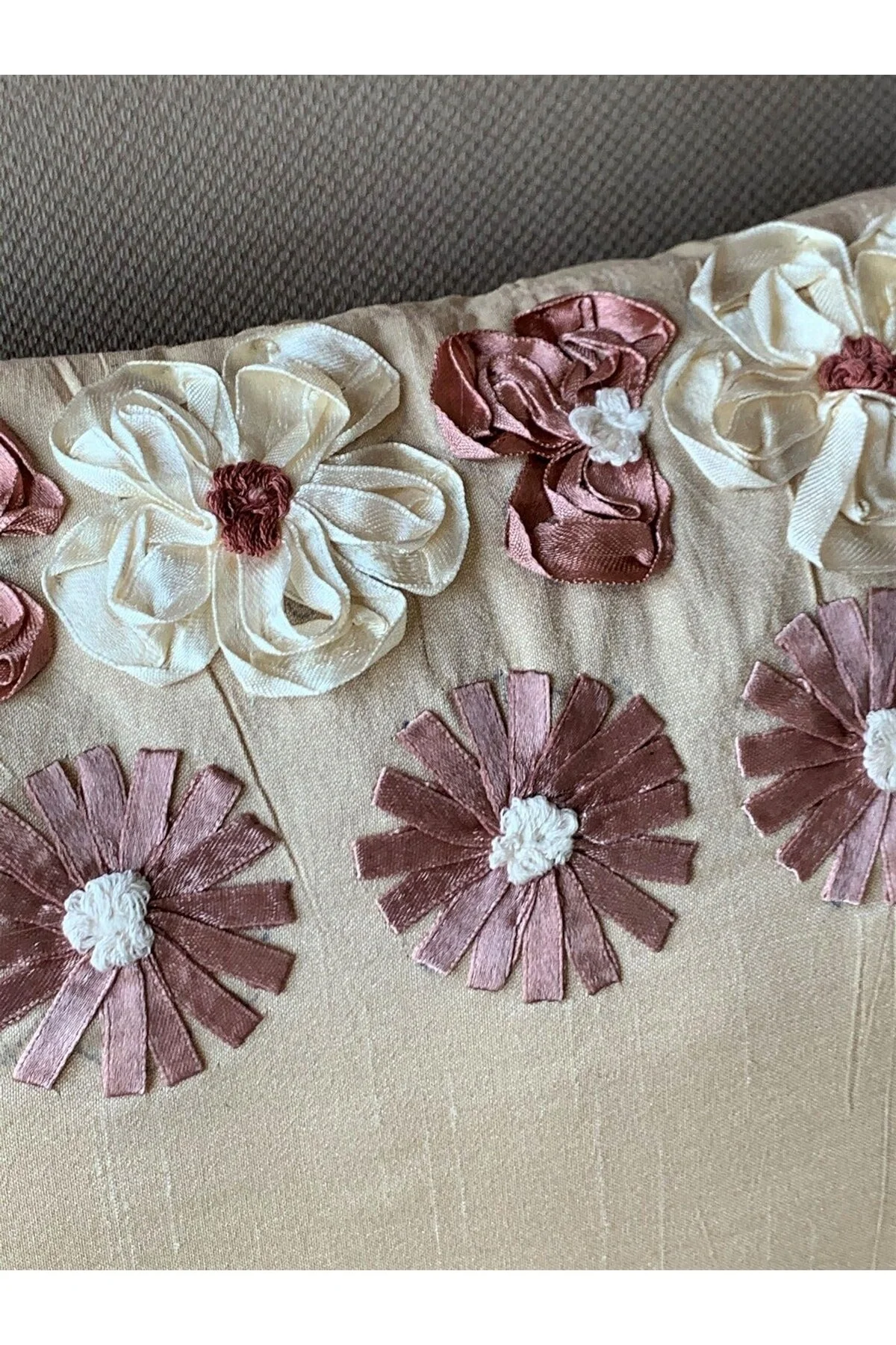 کوسن و کاور صورتی Vz 022 بالش گل  Lucky Art