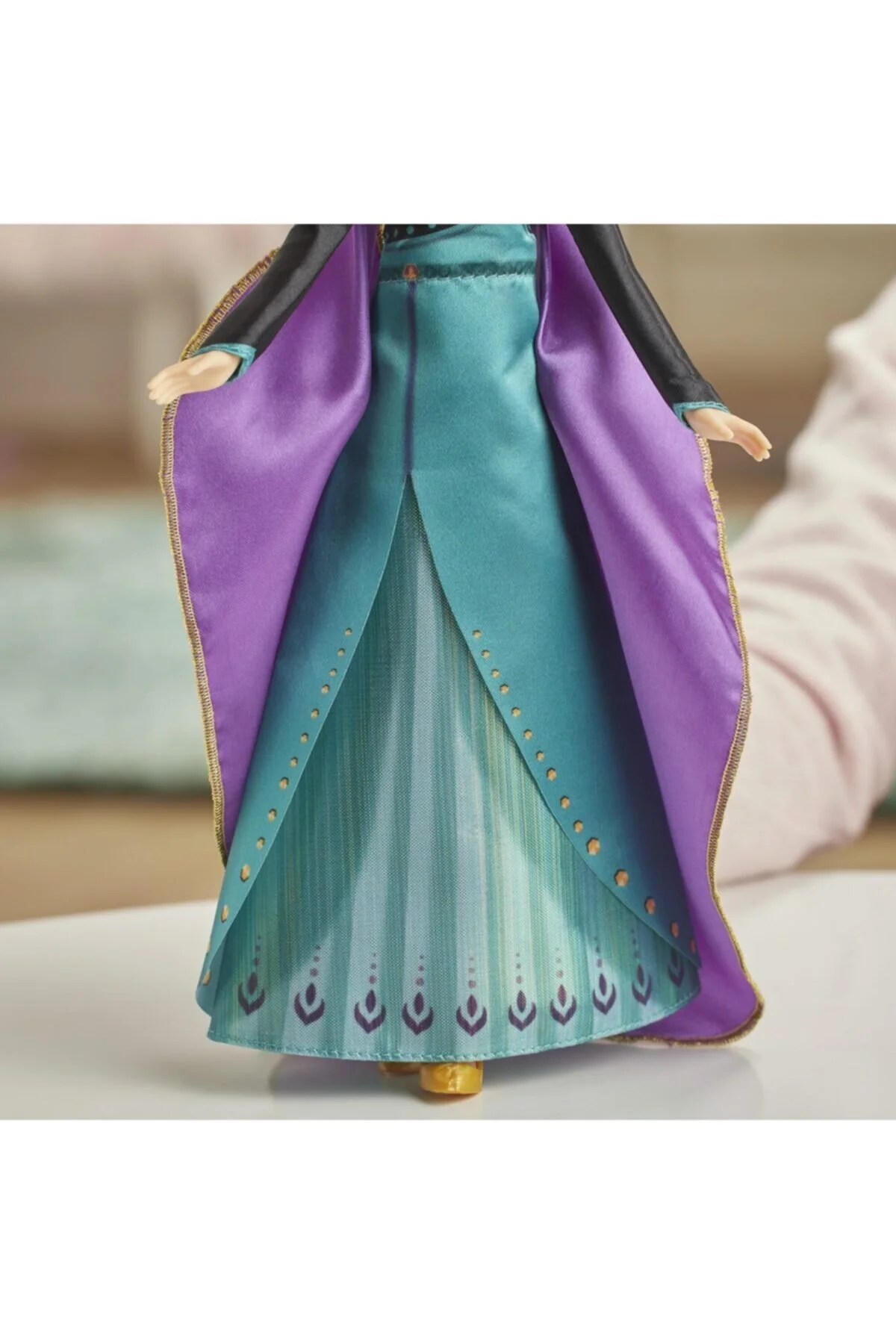 اسباب بازی های فیگور دیگر سبز مردانه و زنانه E8881 Frozen 2 آهنگ آنا ملکه دیزنی +4 سن  Hasbro