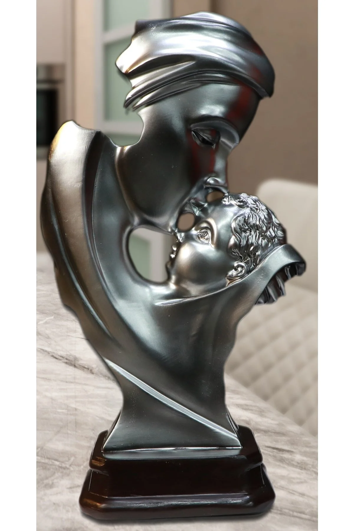 اشیاء دکوراتیو و مجسمه مشکی پسرانه دخترانه بچگانه Mother Kissing the Baby Figur شی تزئینی تزئین میز لوازم اتاق نشیمن نوزاد Mukemel