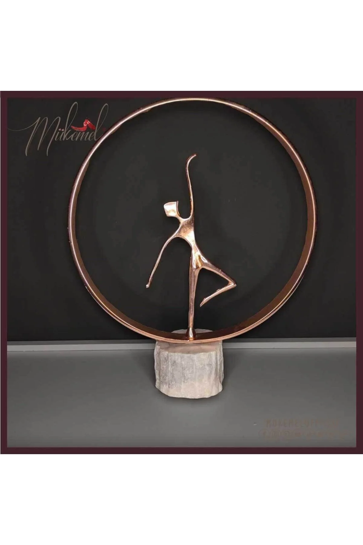 اشیاء دکوراتیو و مجسمه صورتی تخت فلزی تاپ مرمری با فریم کمد کنسول تزئینی پاتختی Mukemel