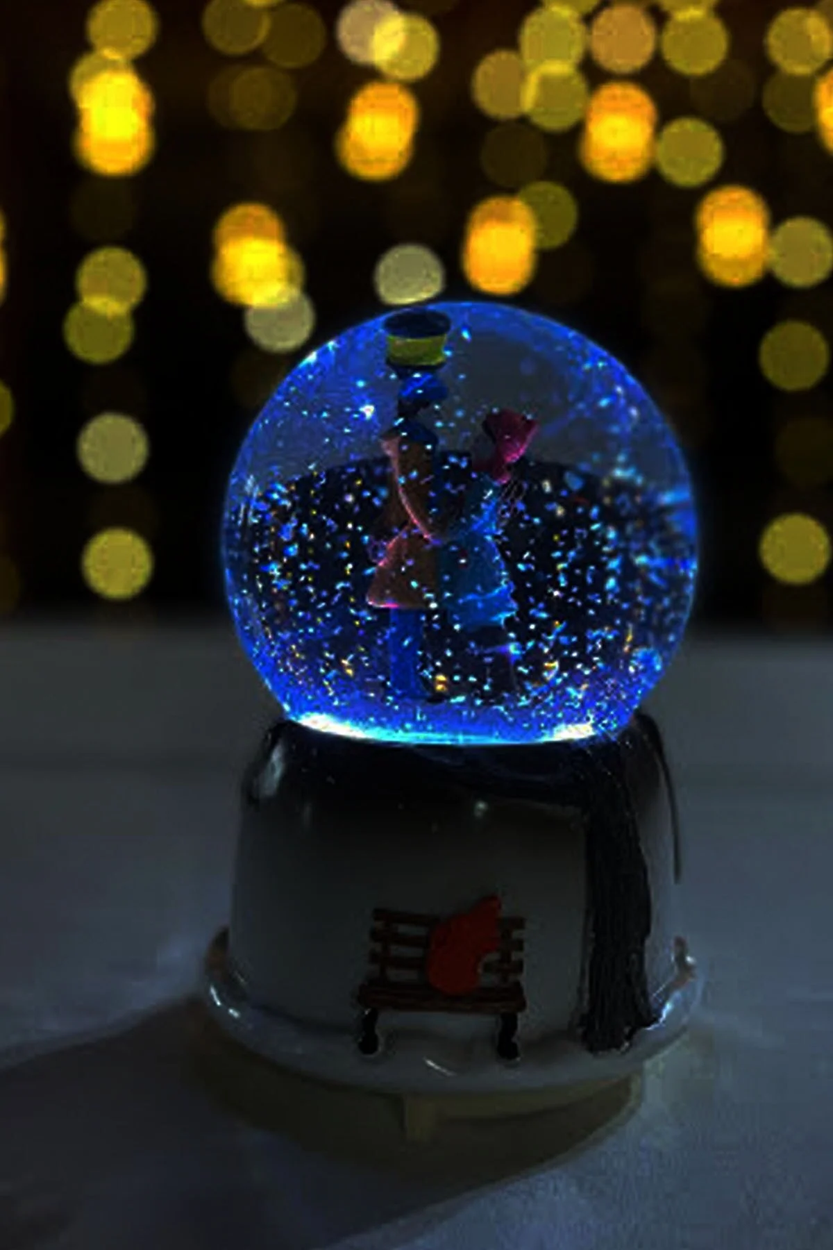 گوی برفی WINTER TALE SNOW GLOBE سایز بزرگ بهترین هدیه برای عاشقان با اسپری موسیقی نور از ترکیه moryconcept